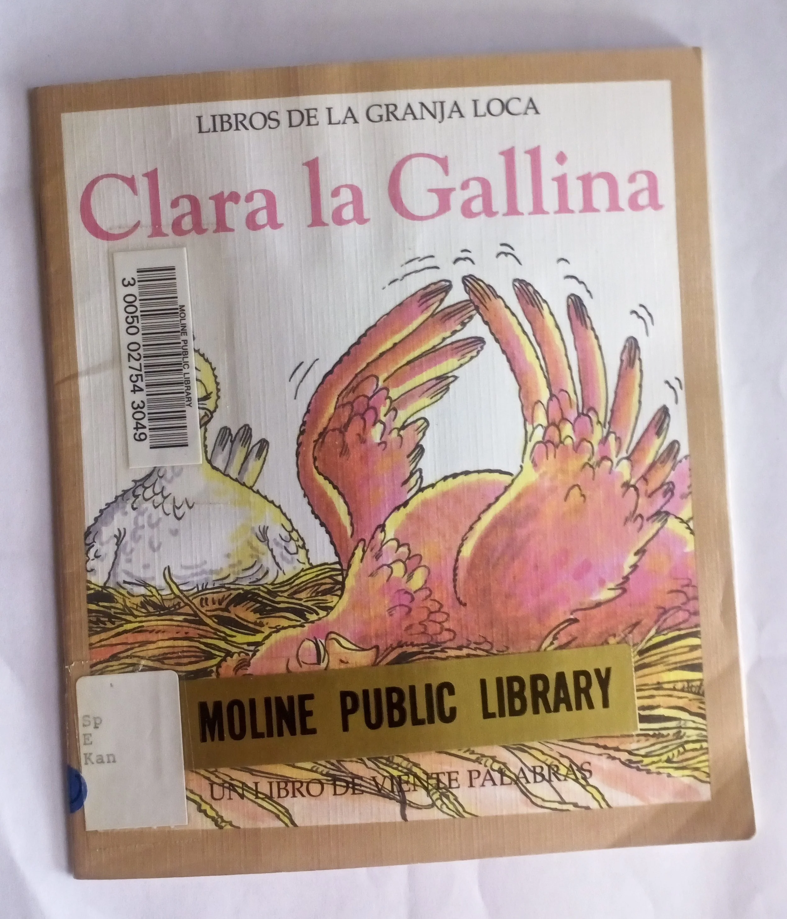 Clara la Gallina  (Bilingual book)