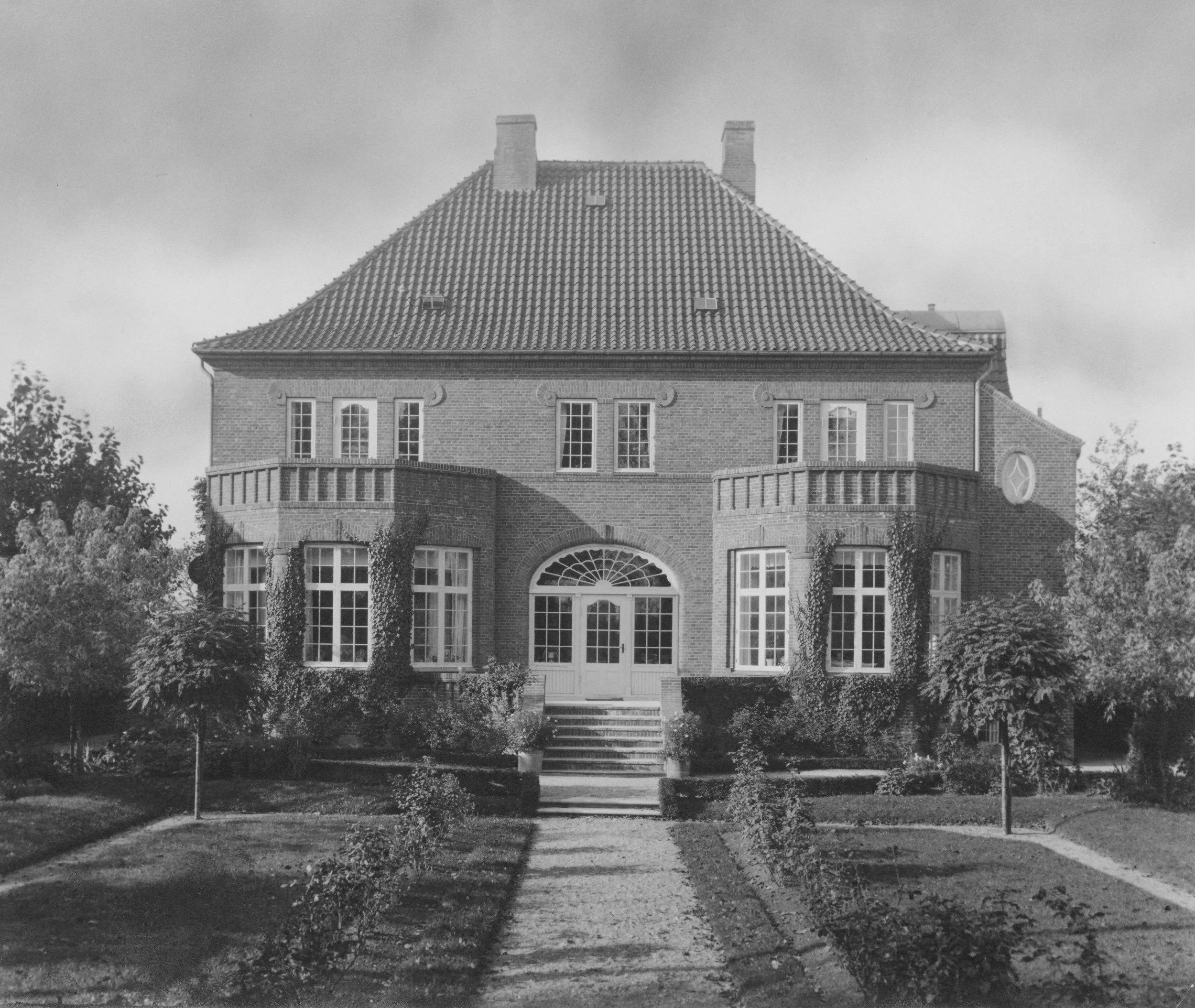 Hailey Brontide - Vancouver Island Real Estate Co ~ Royal LePage Nanaimo Realty - Industrial Alliance Benefits By You  - Life Insurance, Critical Illness Insurance, Disability Insurance - Cancer Protection, Investments, Segregate Funds, Whole Life