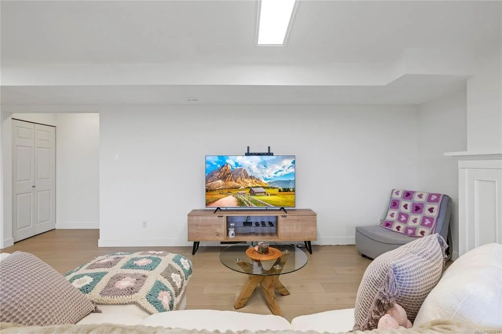 Vancouver Island Real Estate, Nanaimo Real Estate, Comox Valley Real Estate, Parksville Real Estate, Qualicum Real Estate, Port Alberni Real Estate, Tofino Real Estate, Uculete Real Estate, Nanoose Real Estate, Ladysmith Real Estate, Lantzville Real 