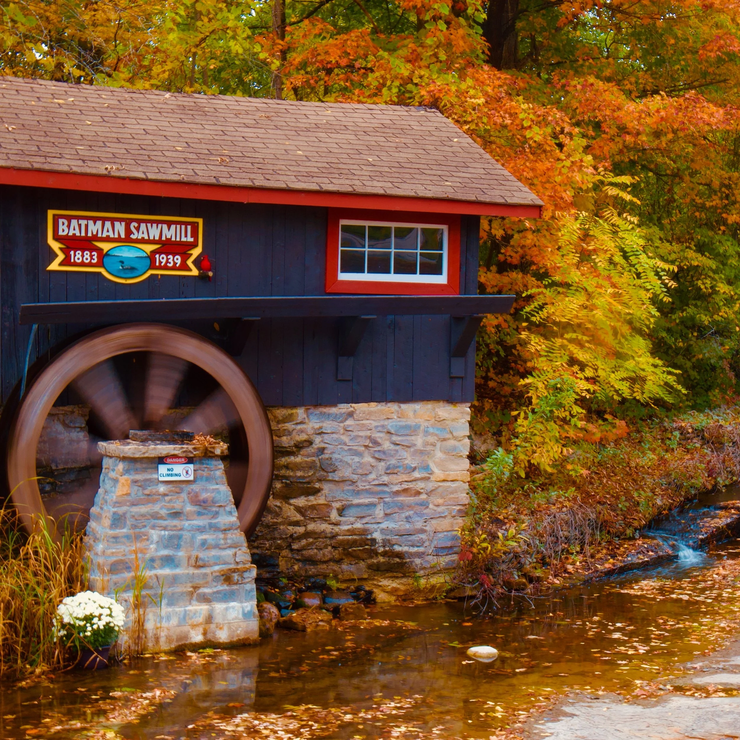 Batman Sawmill

#batman #photography #firstnation #manitoulin #discoverontario #fineart #fall #autumn