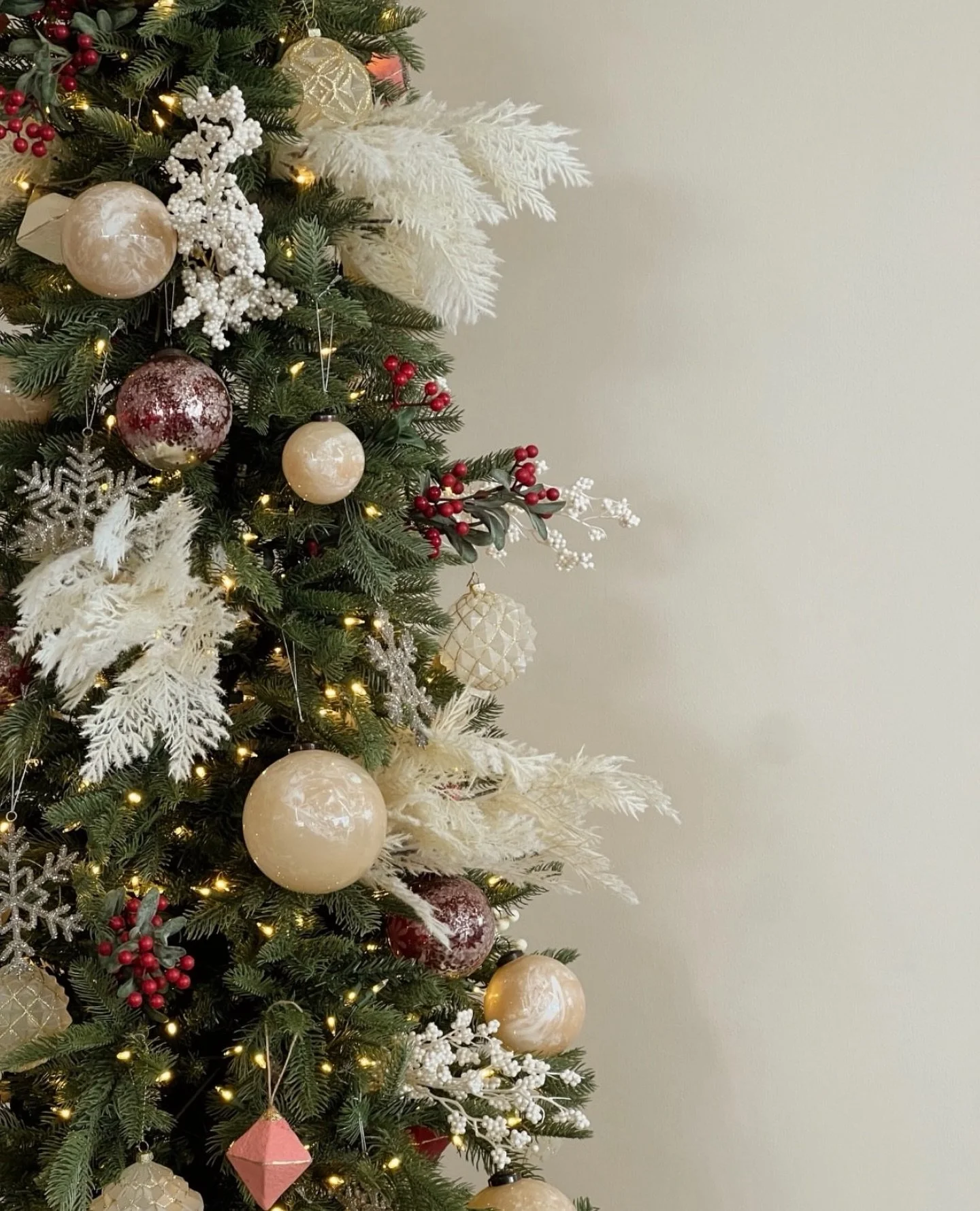 We are ONE WEEK out from our annual HolADAE Open House! Will we see you there? 🤍✨

📍 ADAE Salon
Thursday, November 6th, 5-7pm