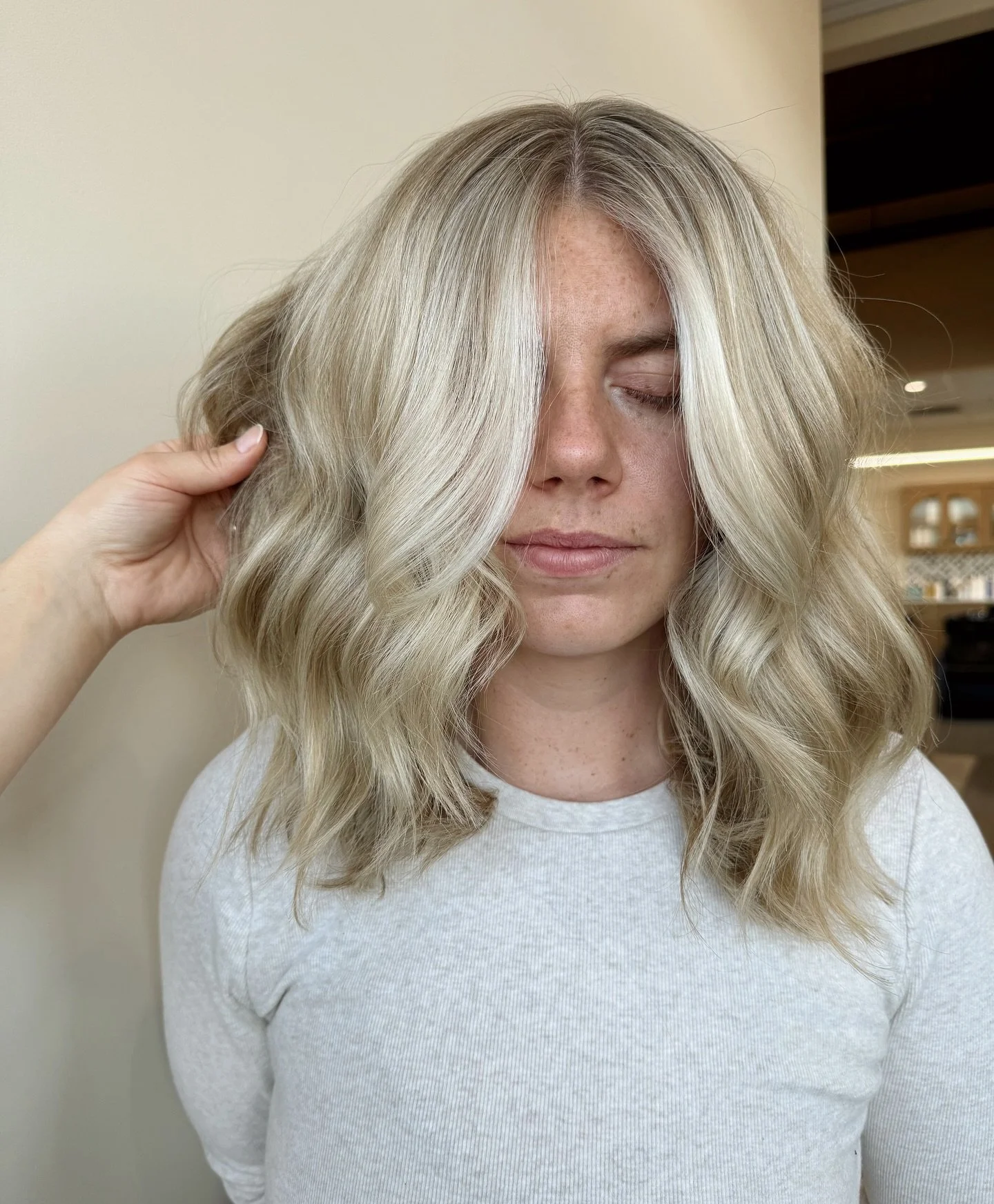 Bright blonde pops straight from your Pinterest board dreams 💭// full foil + cut by @colorbykait.adae