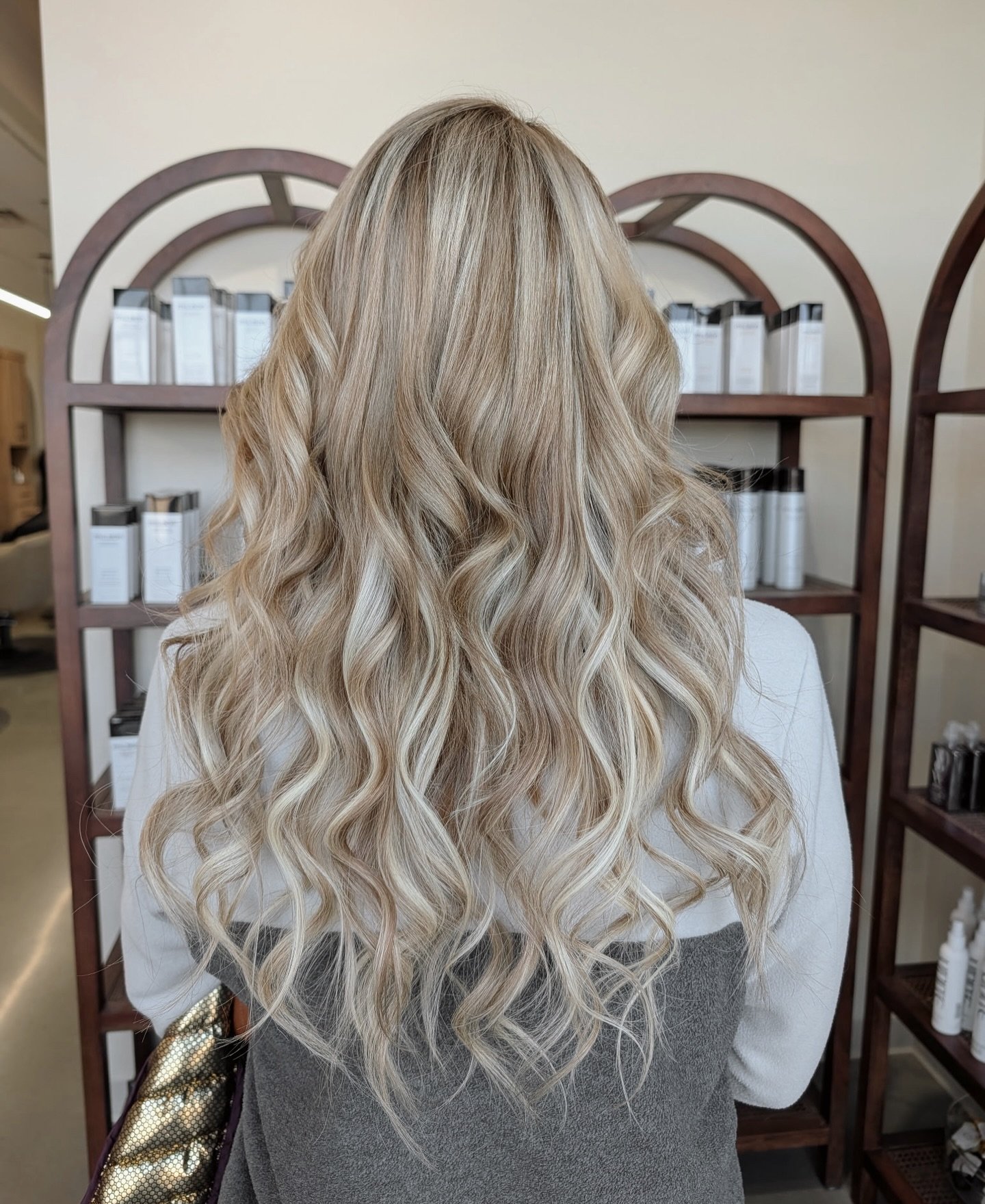 You like my hair? Gee thanks, just bought it 😚 // Two rows of tape wefts by @katiehegseth