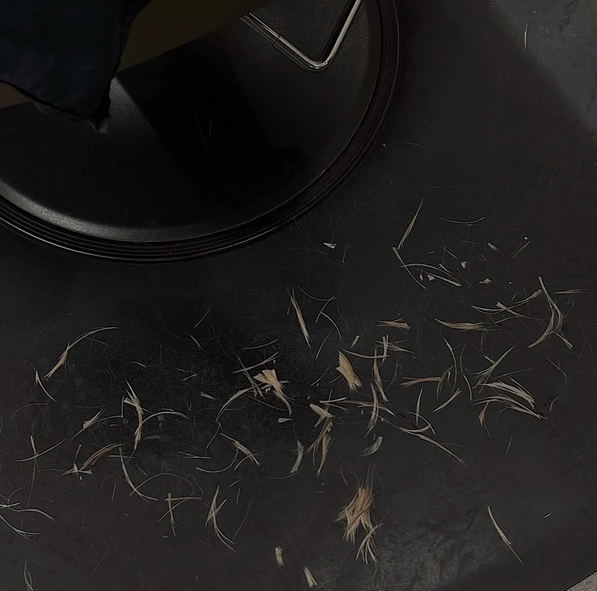 ADAE Salon aesthetic captured by @carlythecosmetologist &amp; @hairbyellaf.adae ✂️🚿