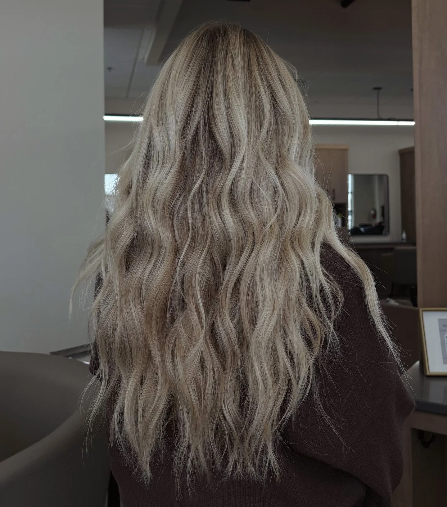 Going into the weekend ready for all the hair compliments 😌 // dimensional color + cut by @carlythecosmetologist