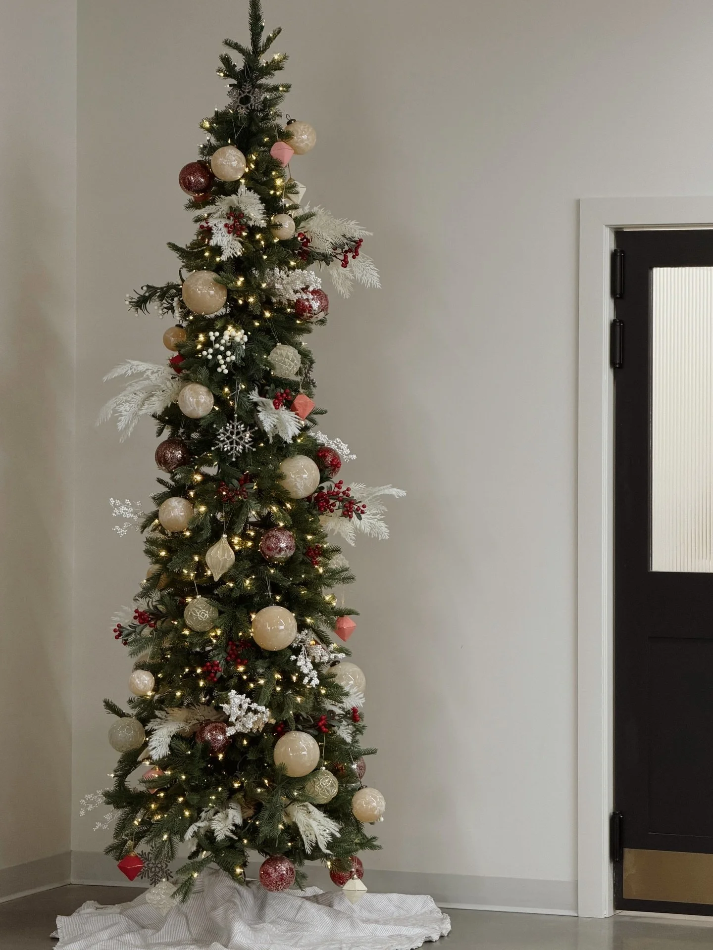 HOLIDAY HOURS 🎄✨

We will be closed tomorrow through the weekend to spend time with our families! We will also be closed on NYE + New Year&rsquo;s Day next week.

Thank you for your support this year + we hope you have a wonderful holiday! 🤍