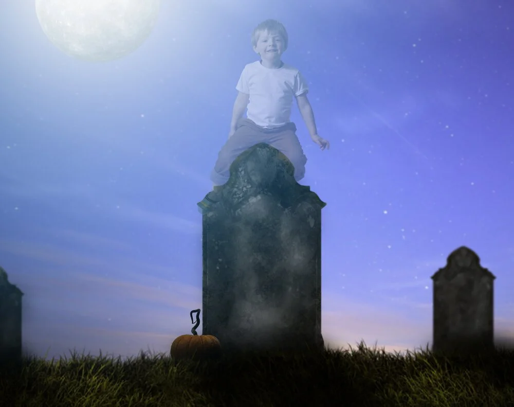 Ghost+in+Cemetery.jpg