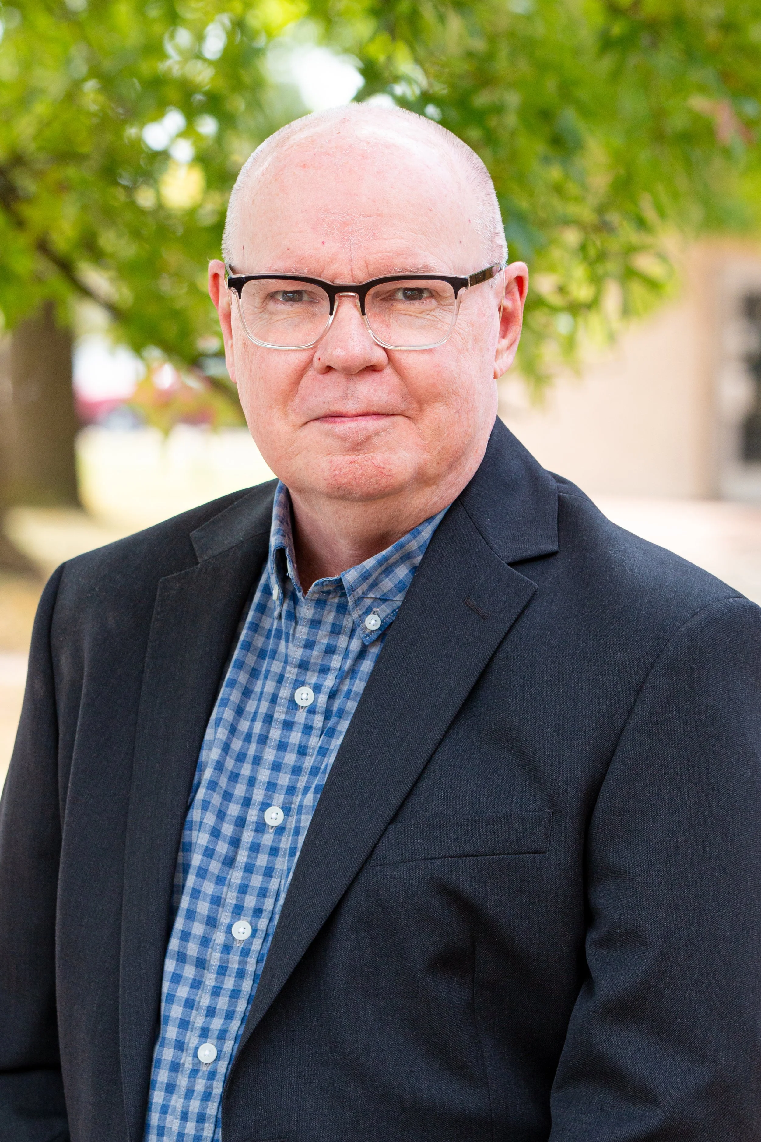 male-teacher-headshot- school-picture-day.jpg