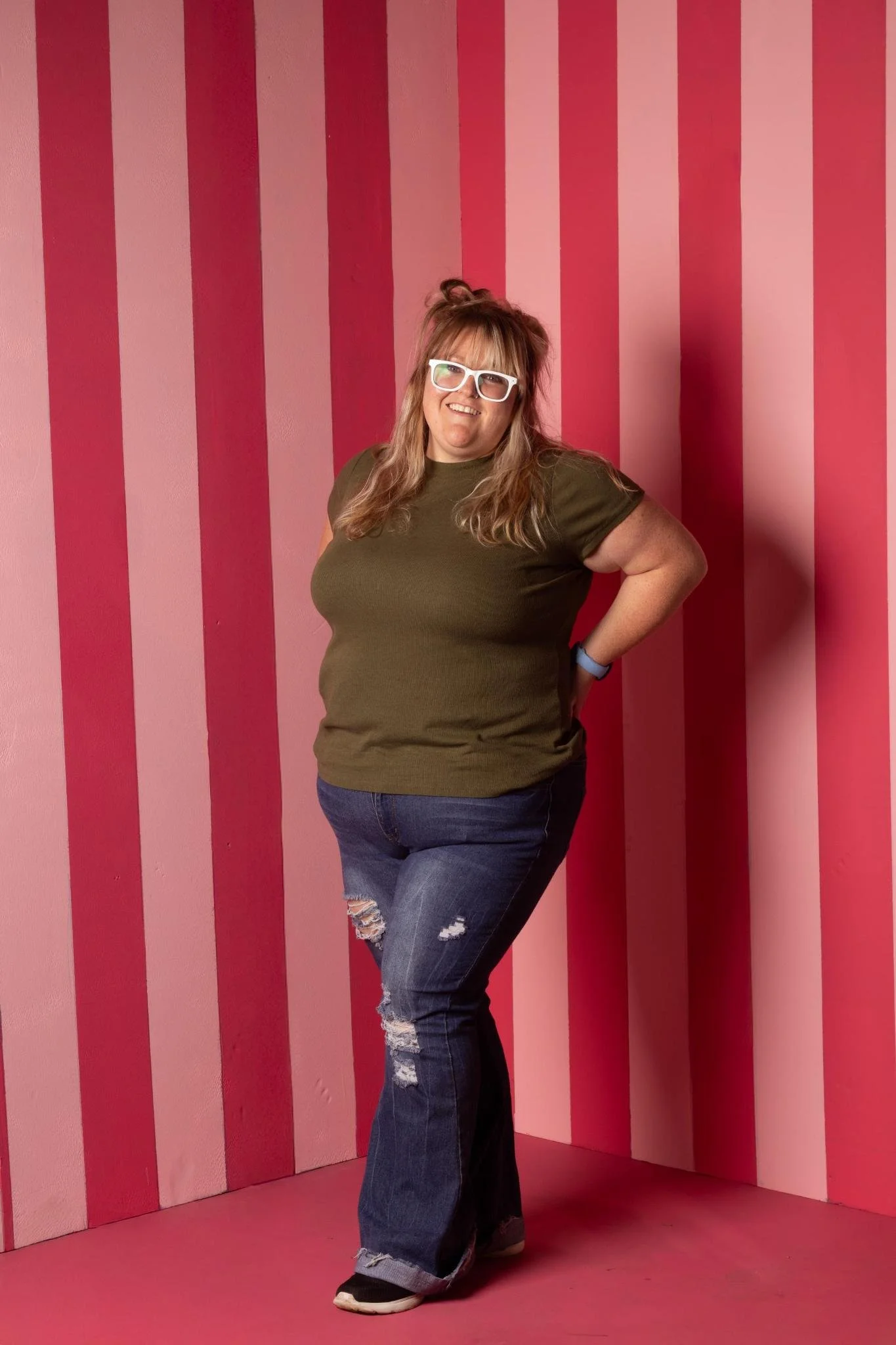 Cincinnati photographer, Jess Summers on a striped pink background