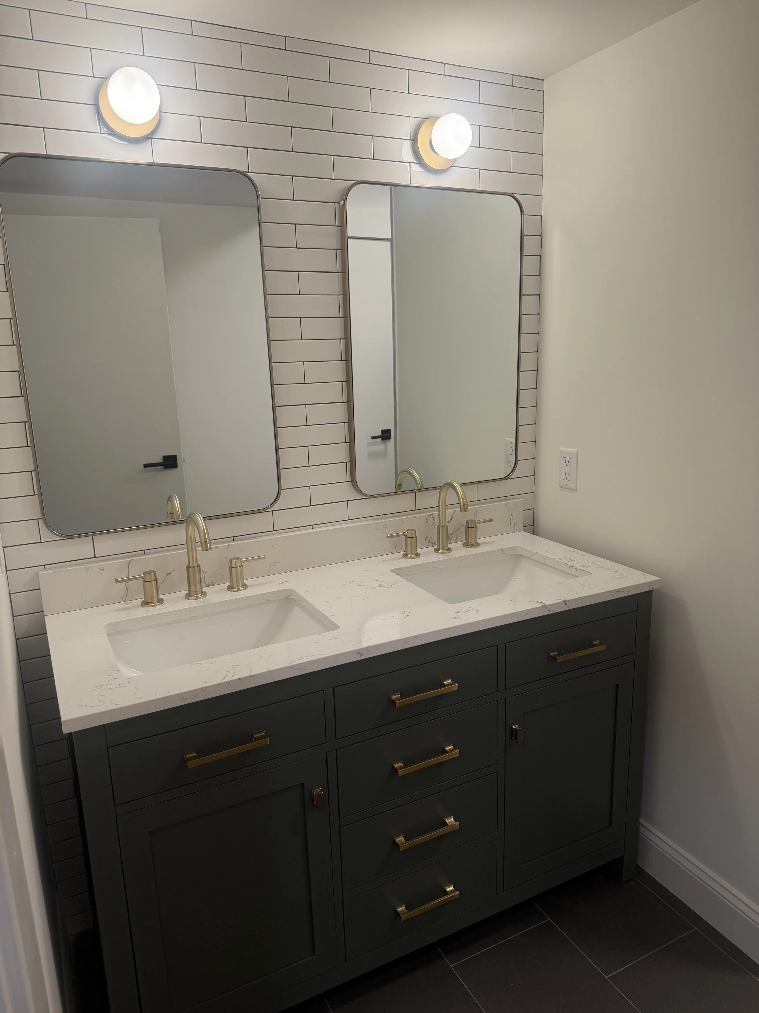 1335 Apt A_second_bathroom1 - Madison Alpern.jpg