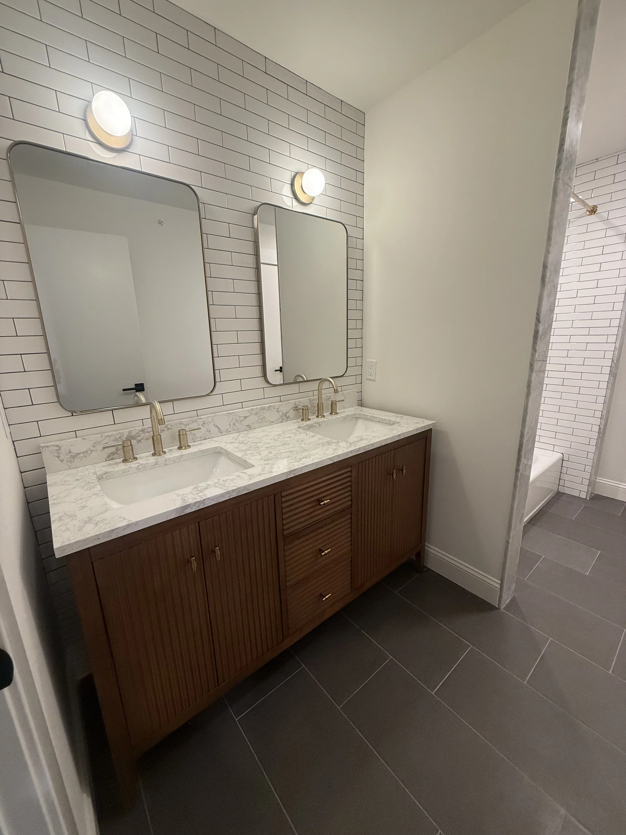 1335 Apt B_secondary_bathroom2 - Madison Alpern.jpg