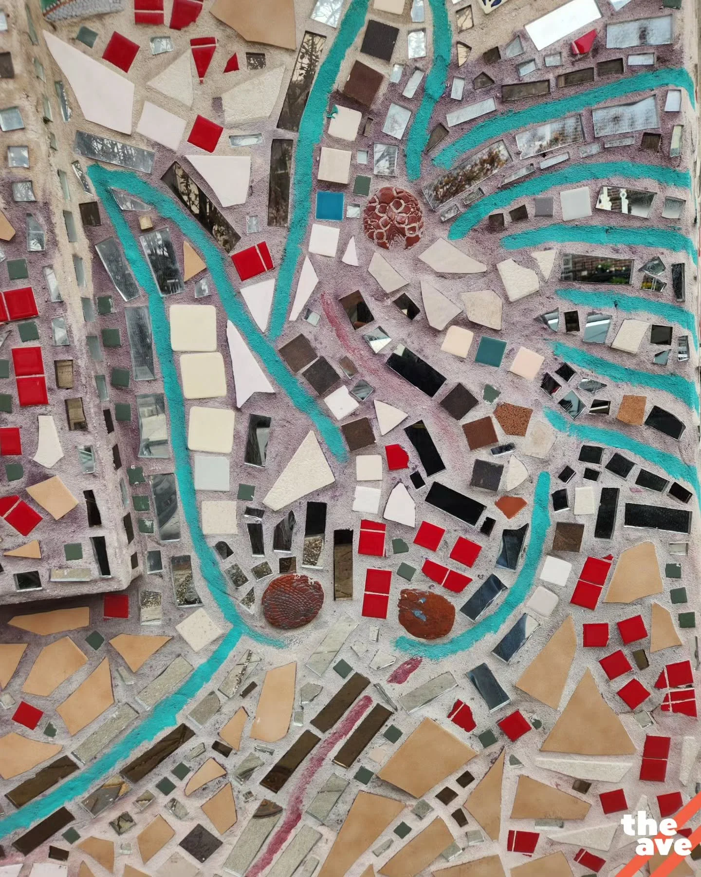 Every tile tells a story on East Passyunk Avenue... 🟪🟧 We notice something new every day!

Can you match the photo with the business? 🏁🏁 Place your guesses in the comments!

Here's some hints... 👁️
📍 A+P Custom Kitchens
📍 @augustmoon.co
📍 @ec