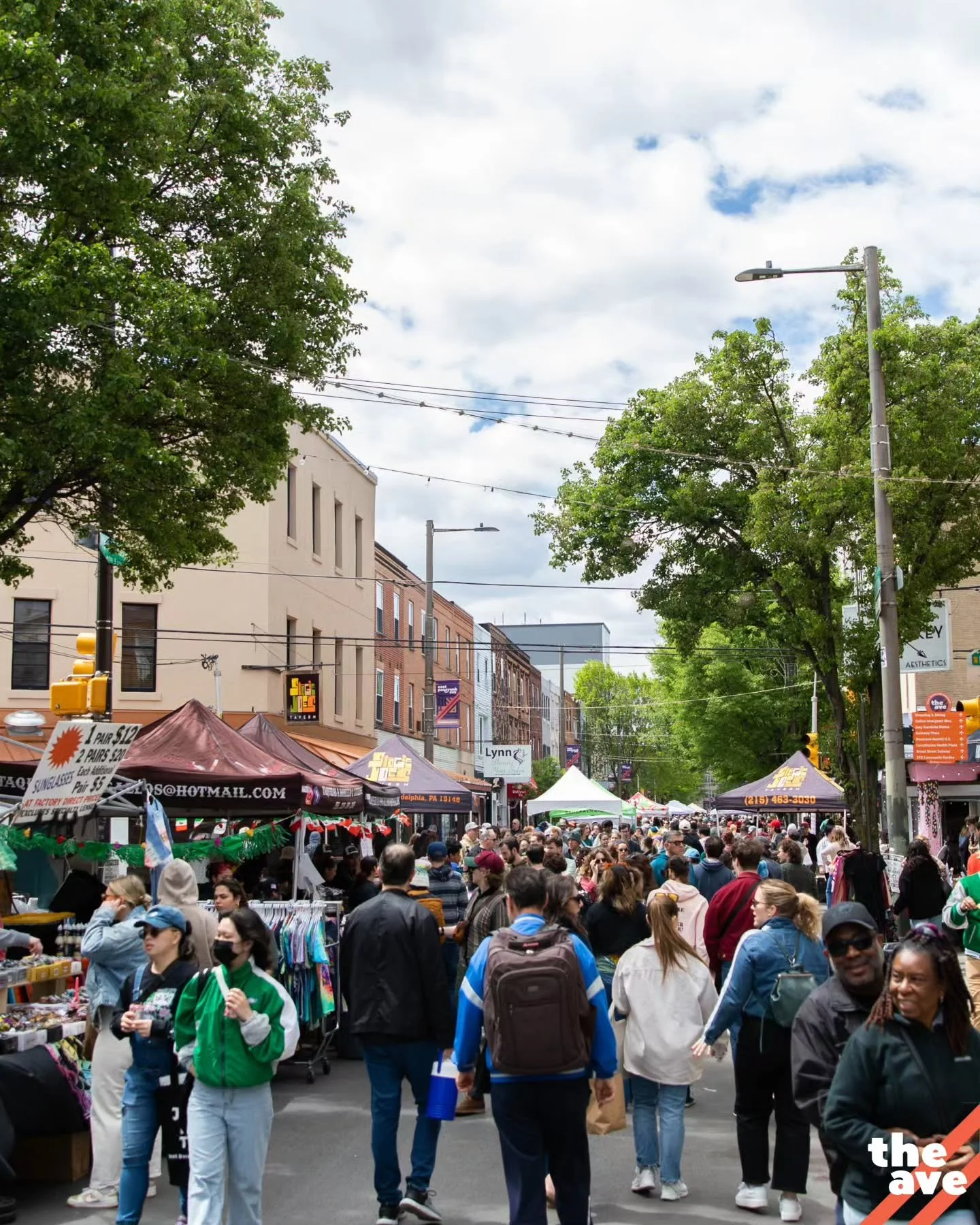We're OUT HERE (❁&acute;◡`❁) Don't skip the beginning of our Flavors festival... we have an ICONIC Philly guest kicking things off with a performance down the Avenue! 🥁❤️

📅 Sunday, April 26th
⏰ 12-5pm
📍 East Passyunk Avenue between S Broad and Di