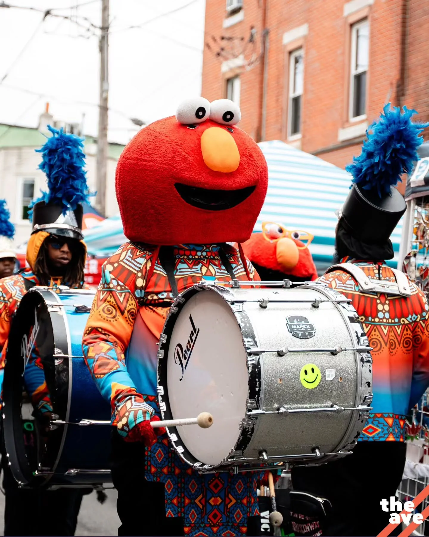 YO PHILLY ELMO ‼️🥁 Endlesss love and thanks to @pmedrumline for coming out to Flavors this past weekend! 

PME stands for Positive Movement Drumline, a community-driven initaitive to "bring smiles to the hearts of our neighbors, be role models 