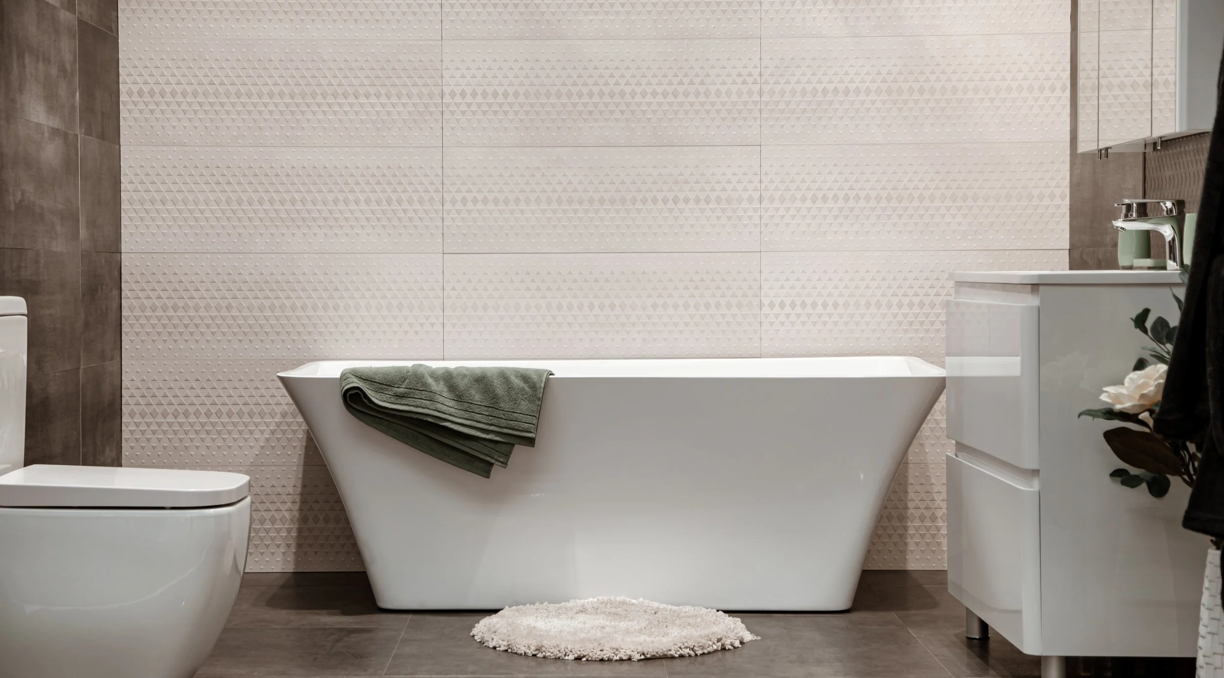 modern-and-cozy-bathroom-interior-with-decorative-2025-03-14-19-32-29-utc.jpg
