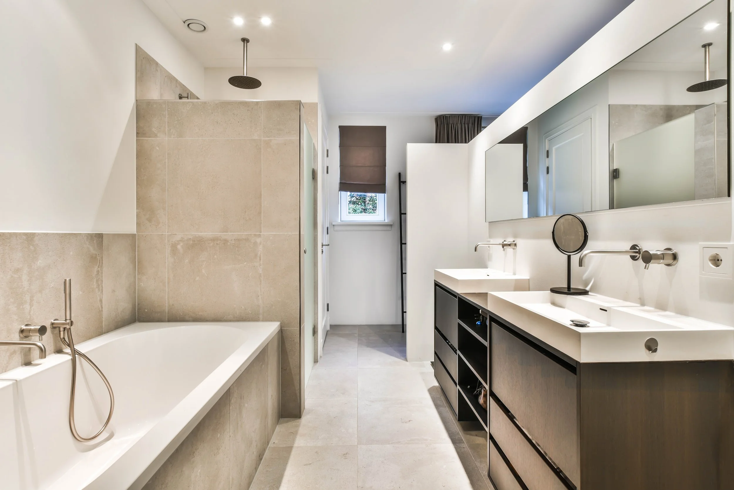 bathroom-with-a-bathtub-2025-02-10-05-57-24-utc.jpg