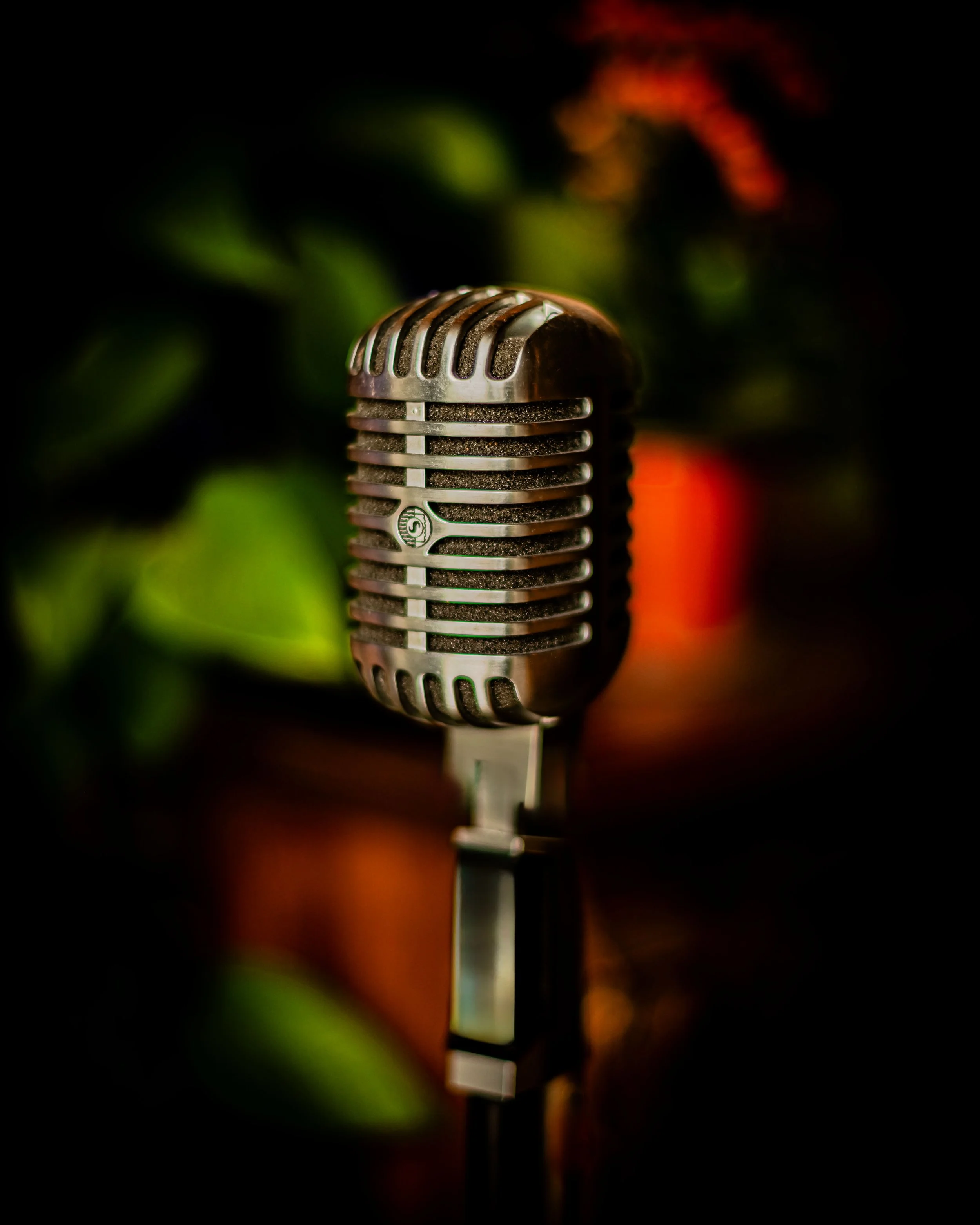 Old_Fashioned_microphone_MLP9255 copie.jpg
