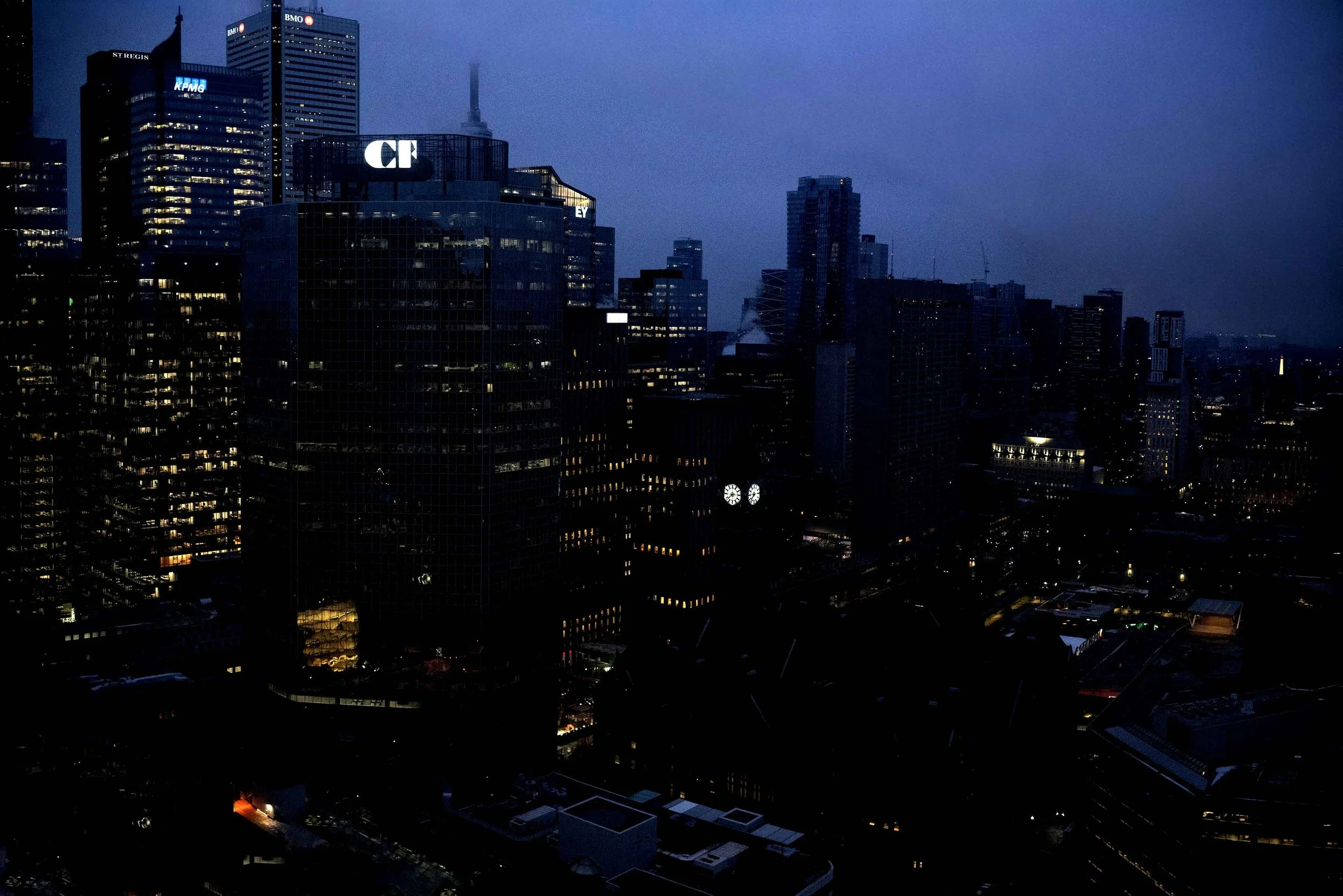Downtown_Toronto_Panorama_Night_time.jpg