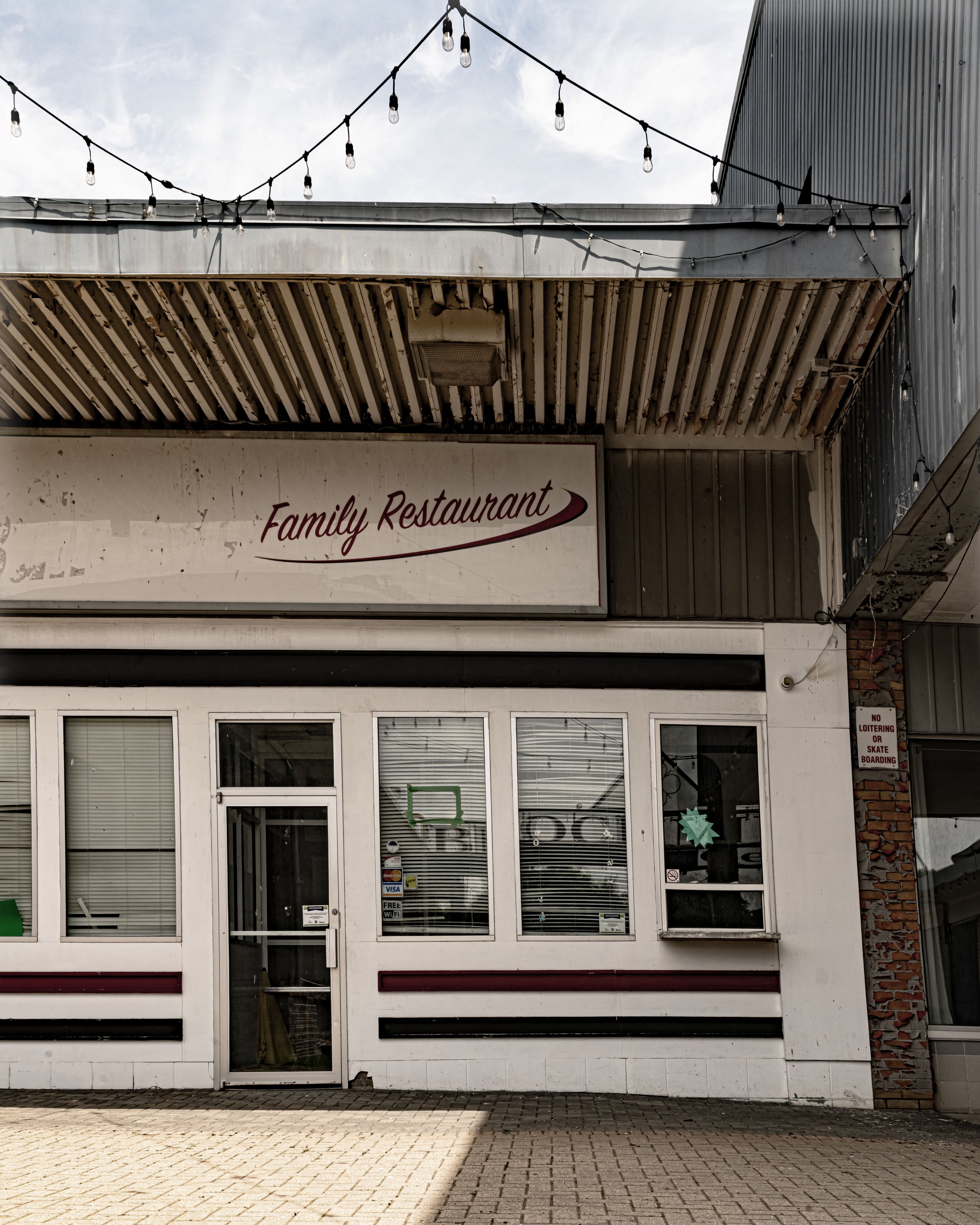 Vacant_Family_Restaurant_Shopping_Mall_Brockville_MLP9736 copie.jpg