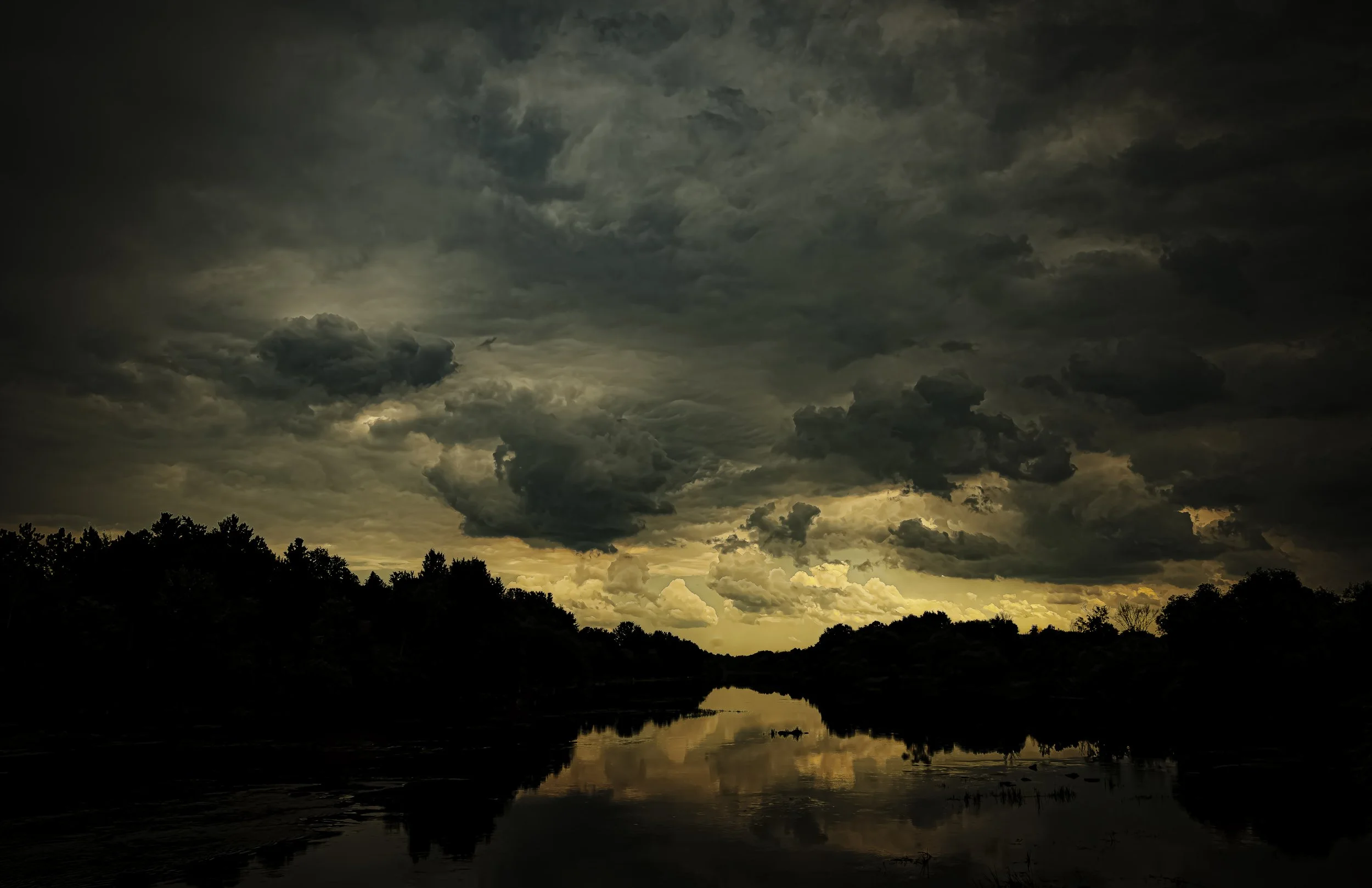 Apocalyptic_Sky_Mississipi_River_Blakeney_Ontario_D850506_17_x_11.jpg