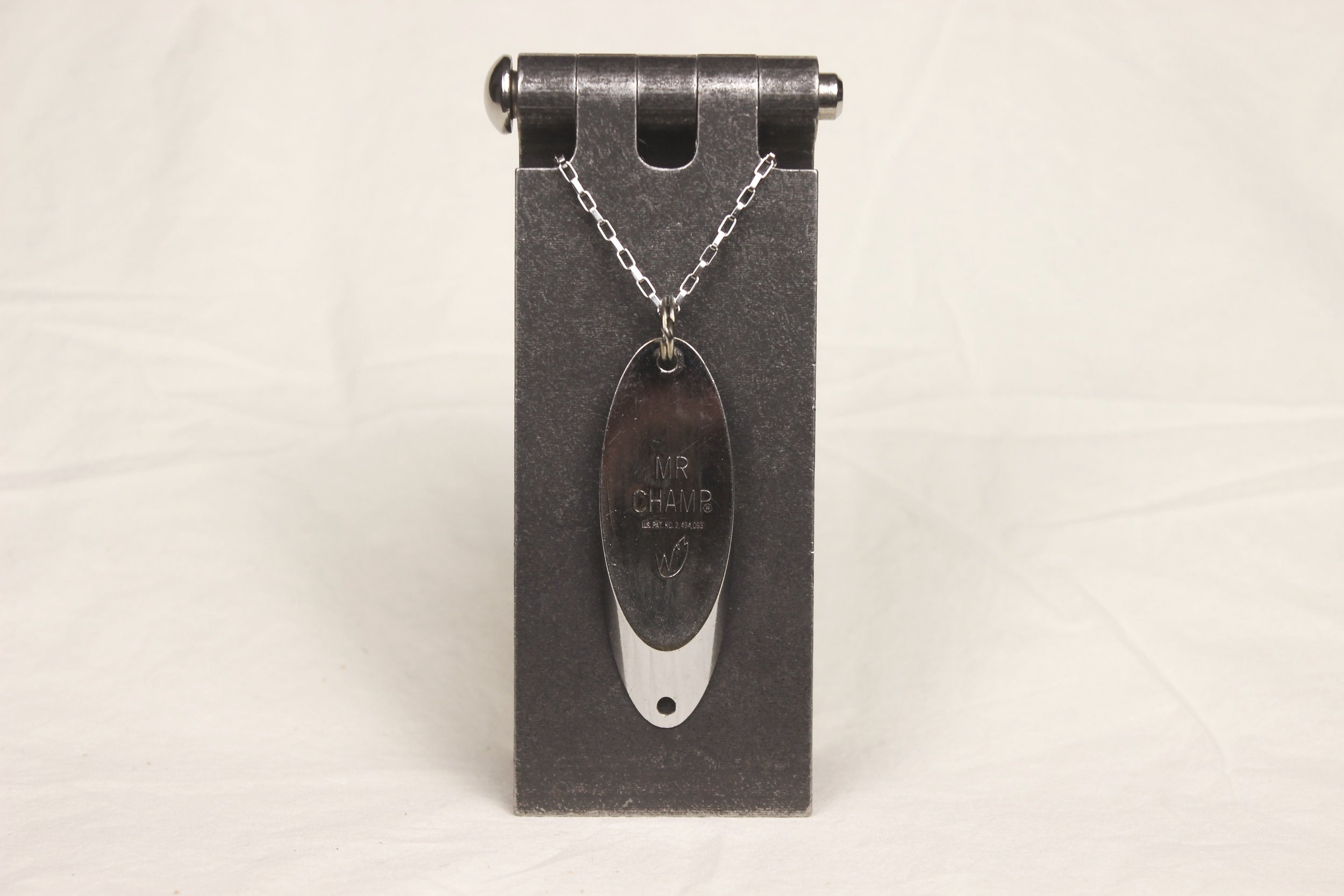 SILVER LURE NECKLACE