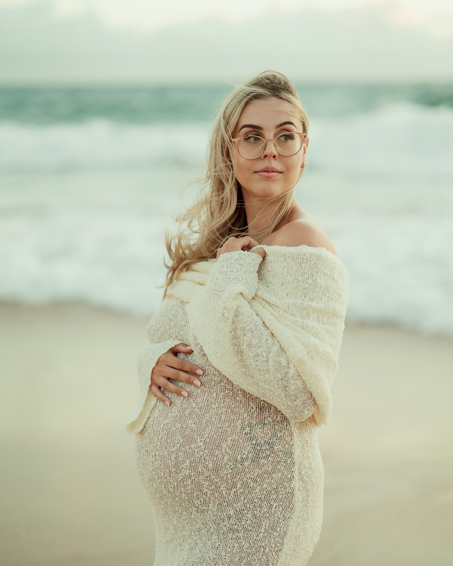 Em &amp; Simon ft.bump pt.2 💛
.
.
.
.
.
Bunbury maternity photographer south west golden cinematic glow beach bump