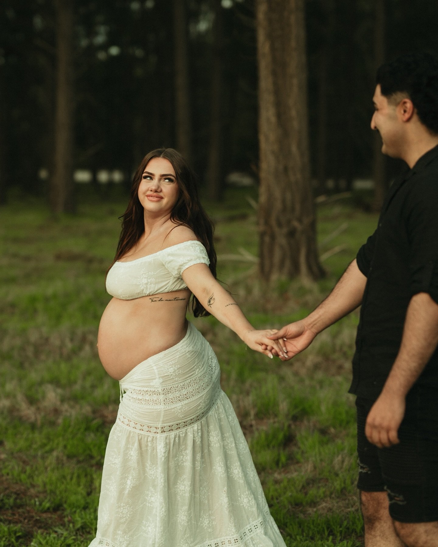 Soon to be mum + dad 🤍
.
.
.
.
#maternity #maternityphotographer #bunburyphotographer #bunburymaternityphotographer #motherhood #glowing