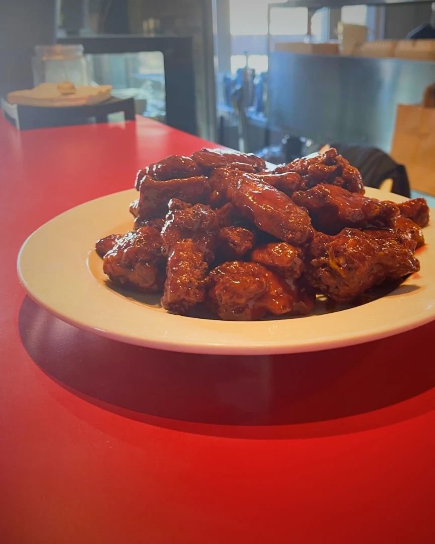 Dive into flavor overload with our mouthwatering Wings! Crispy on the outside, tender on the inside, and bursting with your choice of sauce. Get ready to wing it with Da Chicken Cribb! #Wings #FlavorOverload #DaChickenCribb