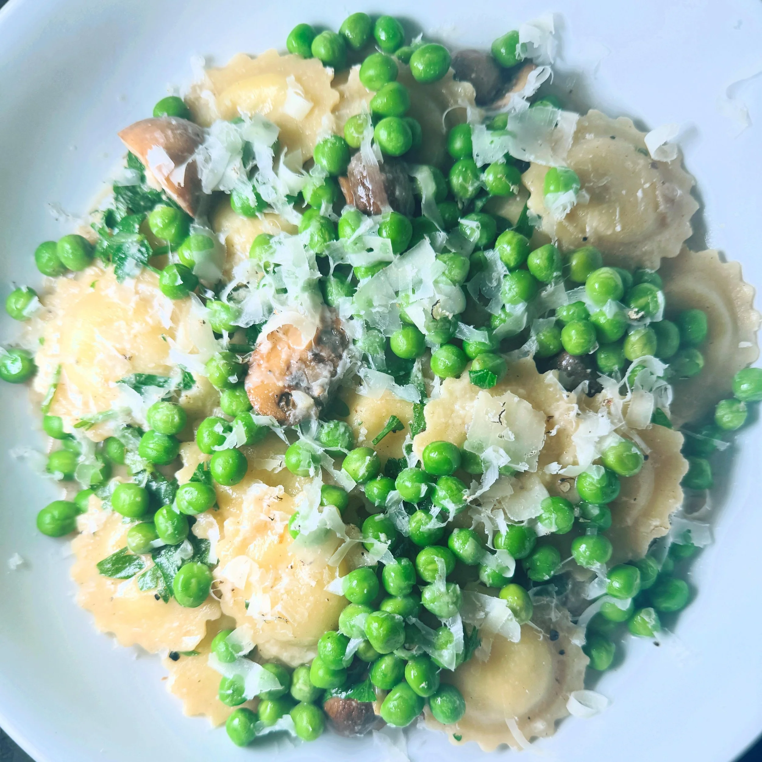 Winter Greens &amp; Goats Cheese Ravioli, 
Peas, Mushroom, Peppercorn Pecorino 

#sfli