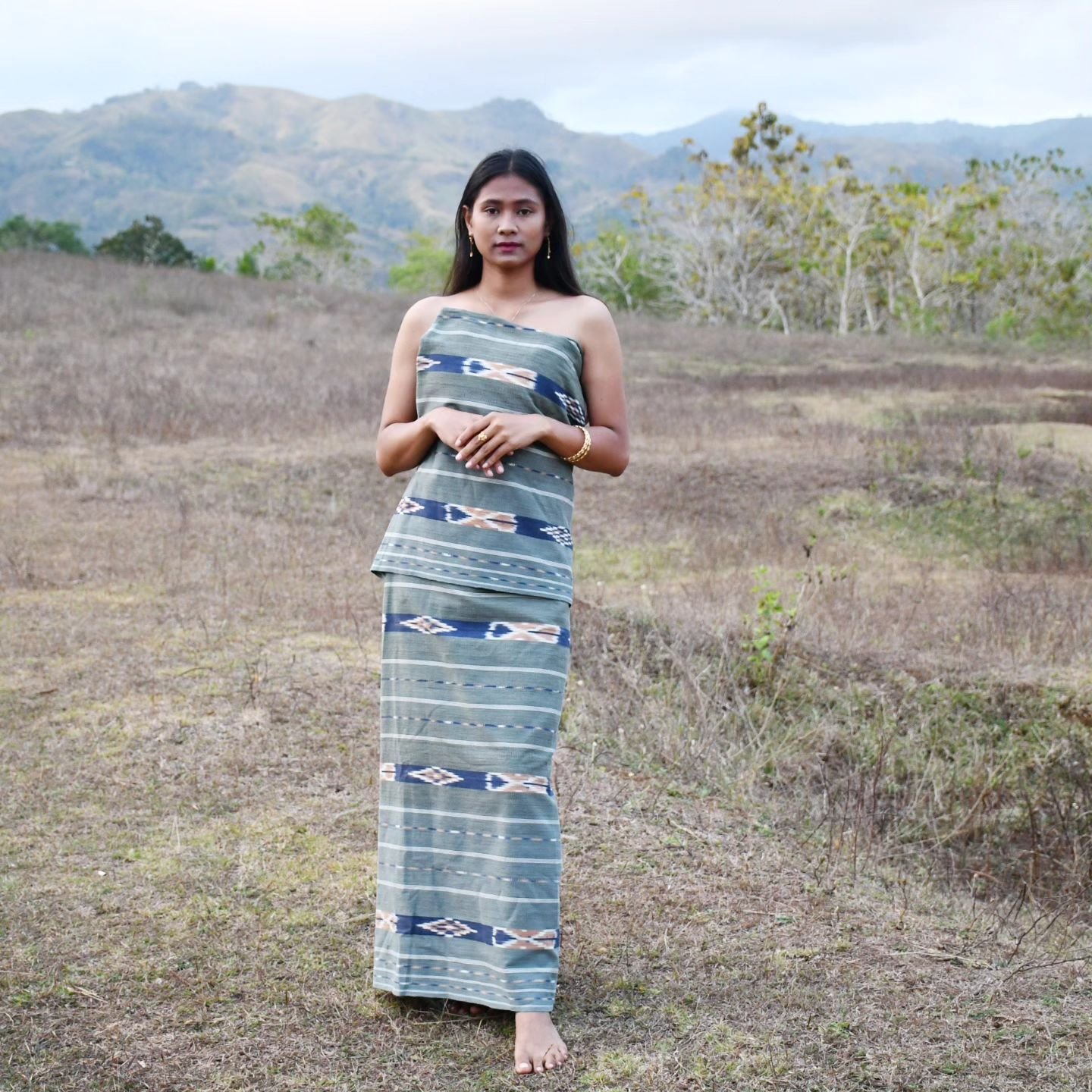Wearing Karaja Hawora dress, wearing Sumba heritage💚

#karajafashion #karajasumba