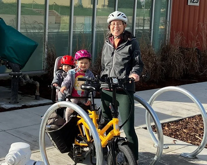 Delivering young children to school by bike