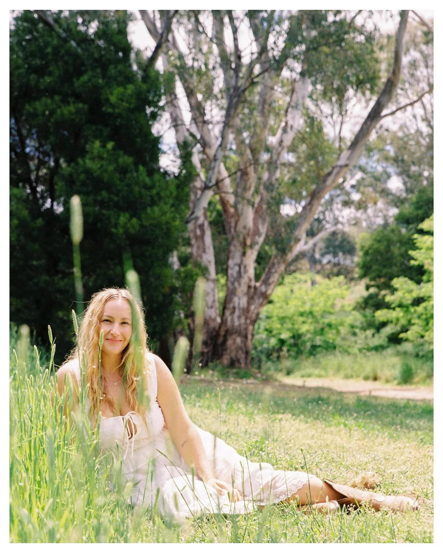 My sweet sunshine angel @rachiemaee on 35mm film 📸🎞️✨🌿🥹