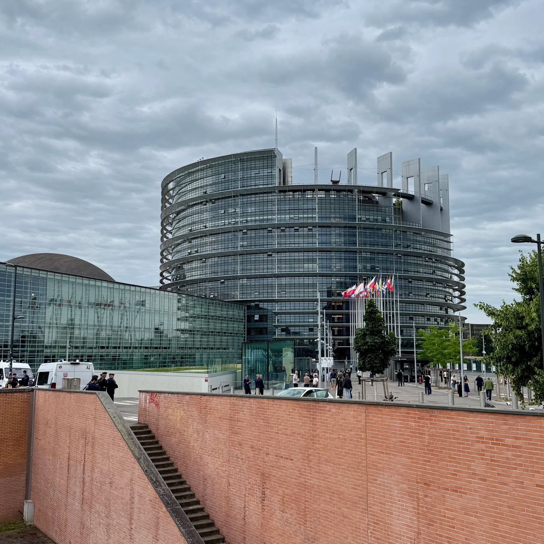 Recours contre la déréglementation du génie génétique décidée par l'UE : un signal d'alarme pour le conseiller fédéral Albert Rösti et la Suisse