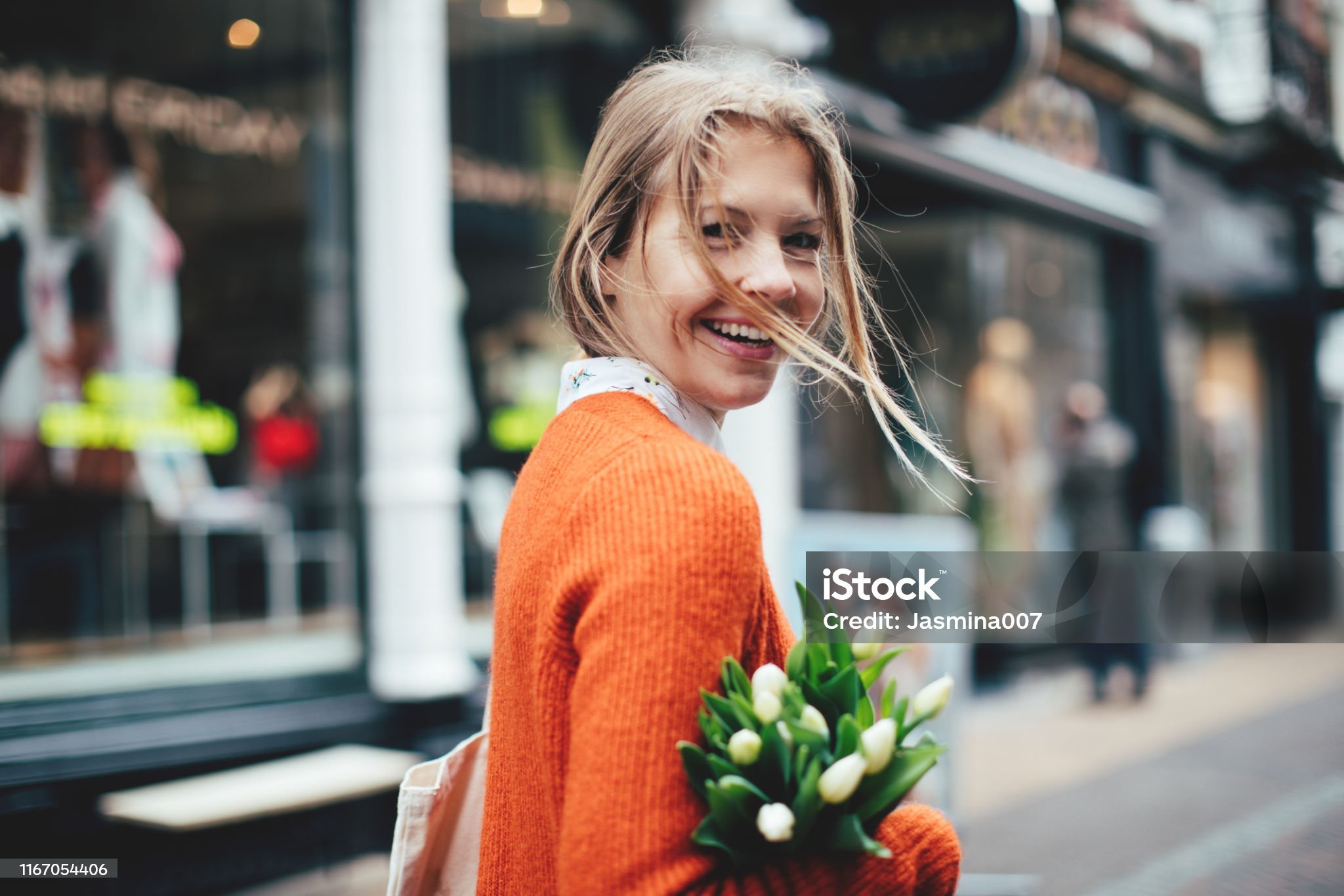 Jouw persoonlijk financieel plan voor jouw toekomst van Altijd Voor Elkaar gemaakt door Willem Jonkers. Deze vrouw is een blije klant