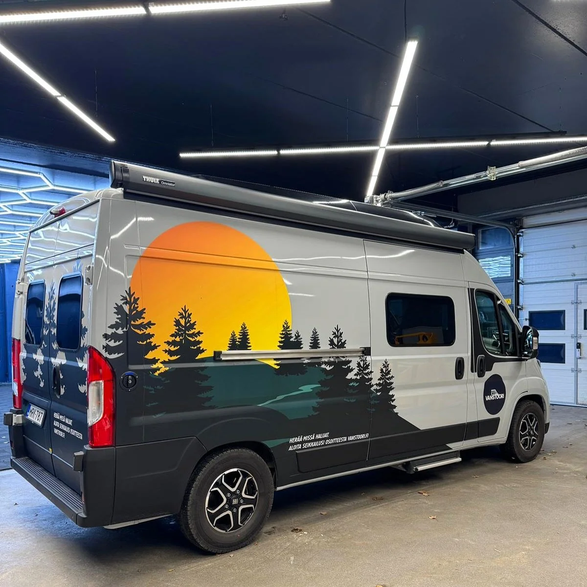 Turvallisuus, ajomukavuus ja viimeistelty ulkonäkö! 
Meille on tärkeää, että jokainen Vanstoorin auto on viimeisen päälle kunnossa – myös renkaiden osalta.
Siksi päivitimme matkailuautoihimme