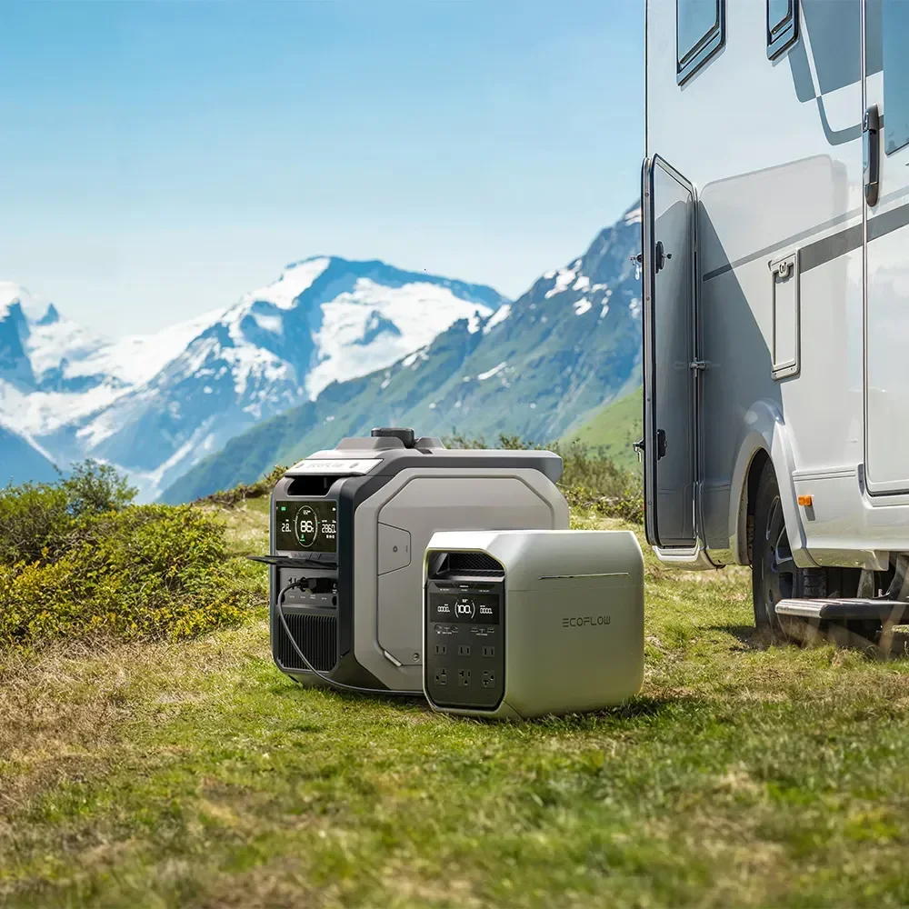 Ecoflow Delta 3 plus virta-asema vuoristossa matkailuauton vieressä