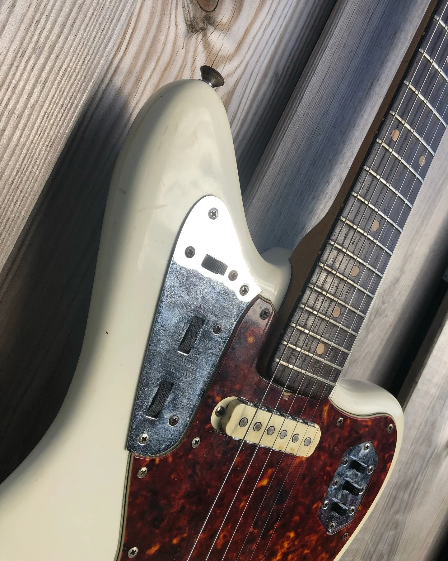 I was going through some gear pictures, as I have had so many thing I didn&rsquo;t post about. Then I found this one. I think it was an original 1965 Jaguar I had. Played it, liked it and sold it. I bought it from the US, and it was as good as I expe