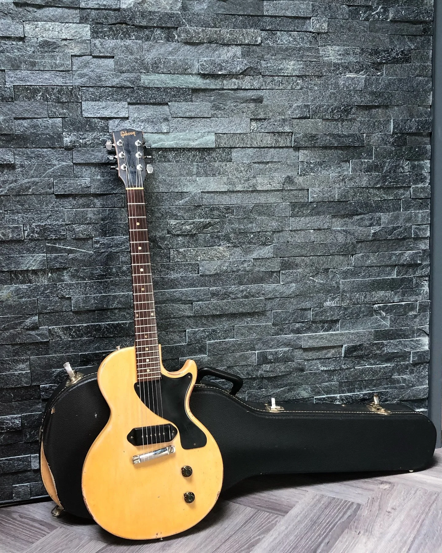 Today a guitar that I still have in my collection. An original 1956 Gibson TV Model. Some call it a junior, but on the tv yellow colours, it said &ldquo;Tv Model&rdquo; on the headstock, while the sunburst had &ldquo;Junior&rdquo; on the headstock. I