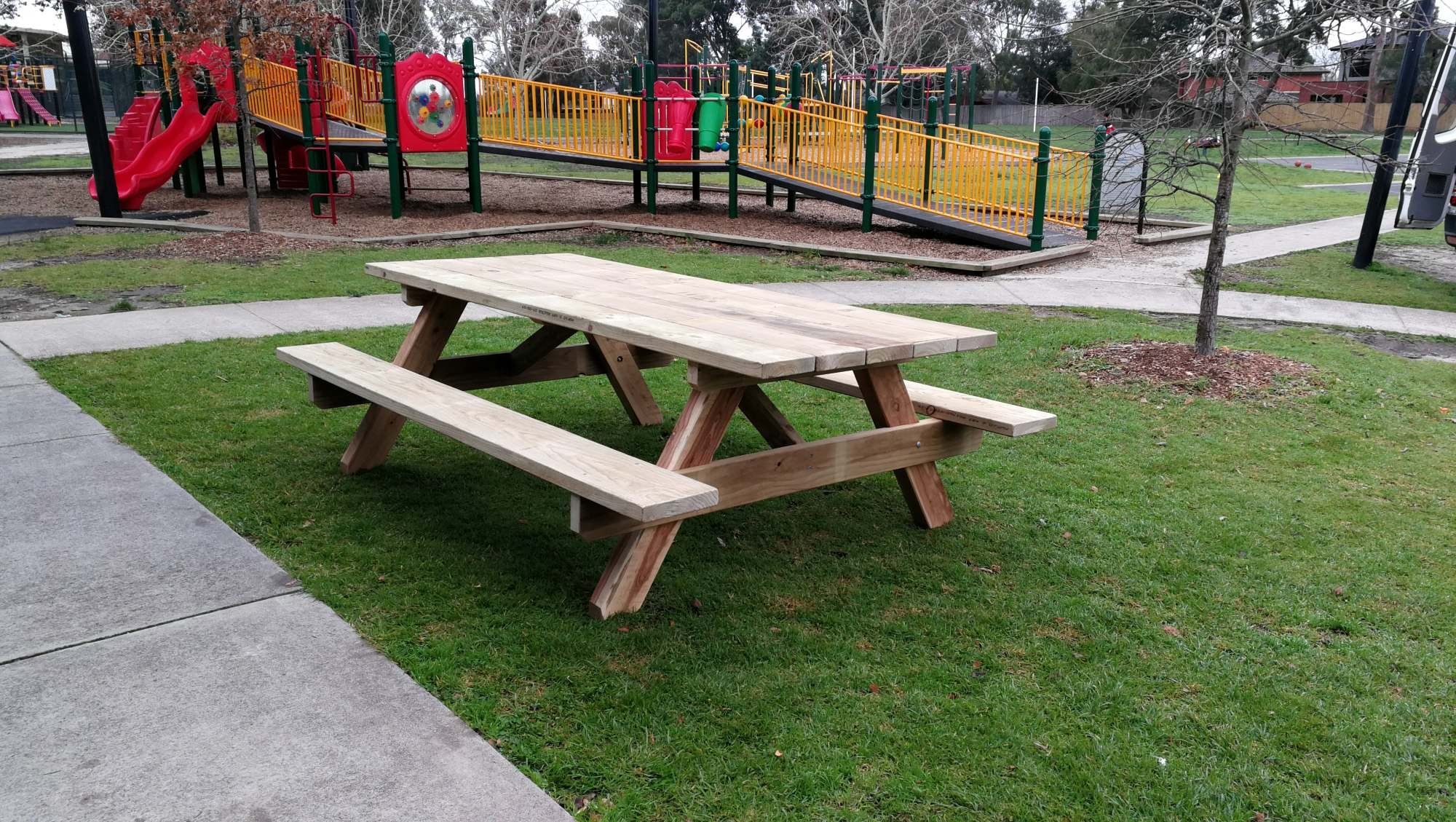 tk-tables-heavy-duty-conventional-picnic-table-10.jpg