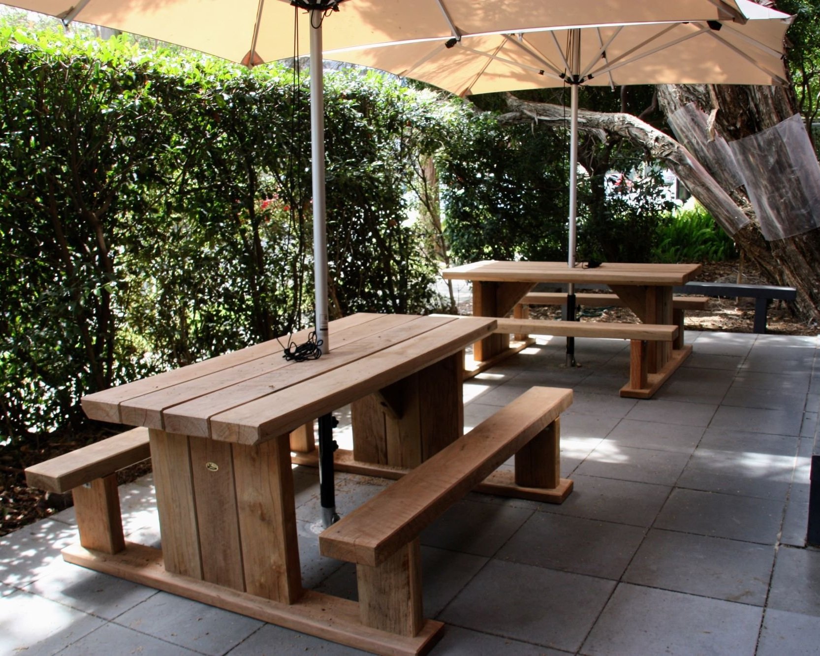 Compact-T-Outdoor-table-furniture.jpg