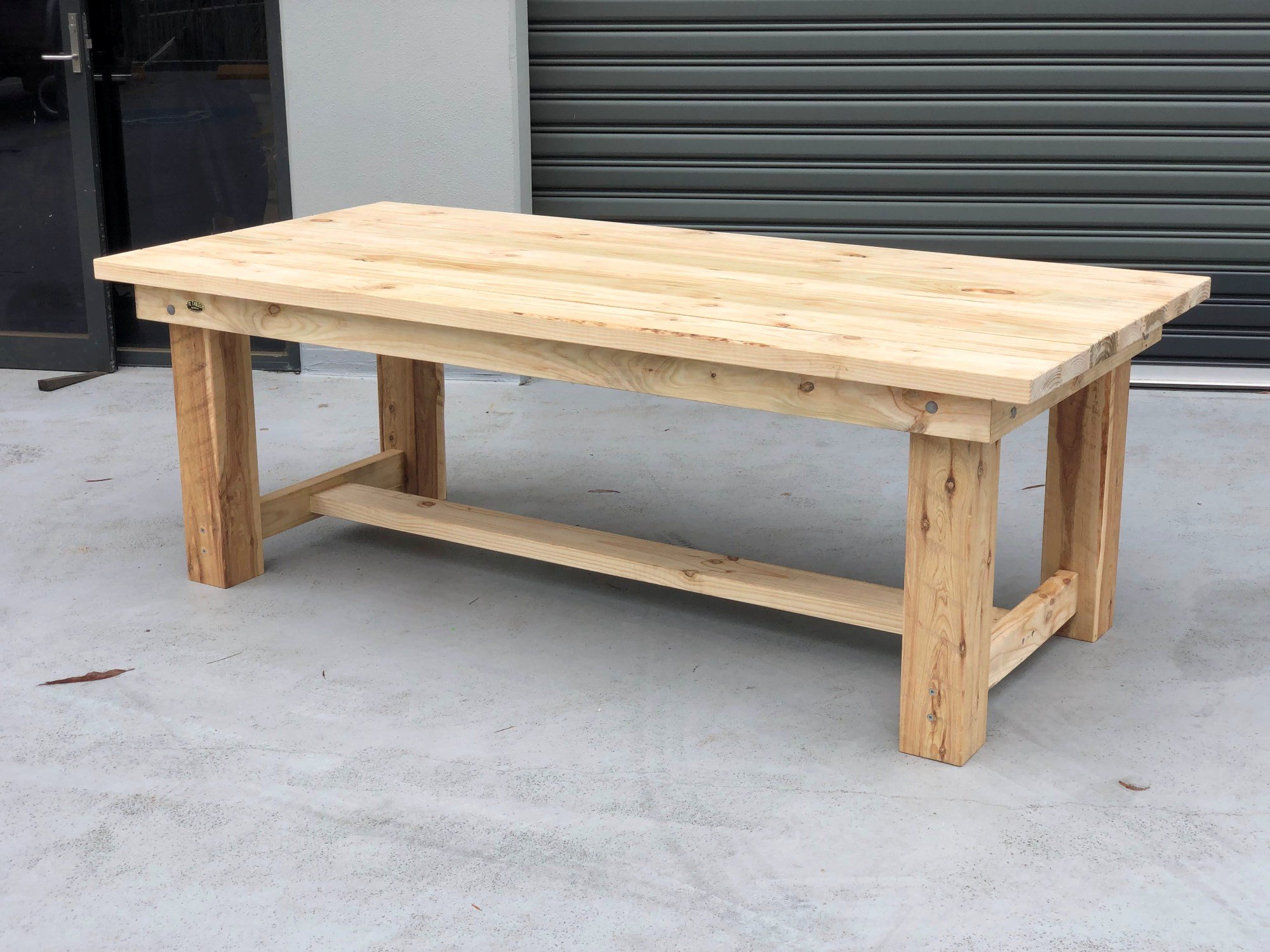 tk-tables-solid-posted-table-3.jpg