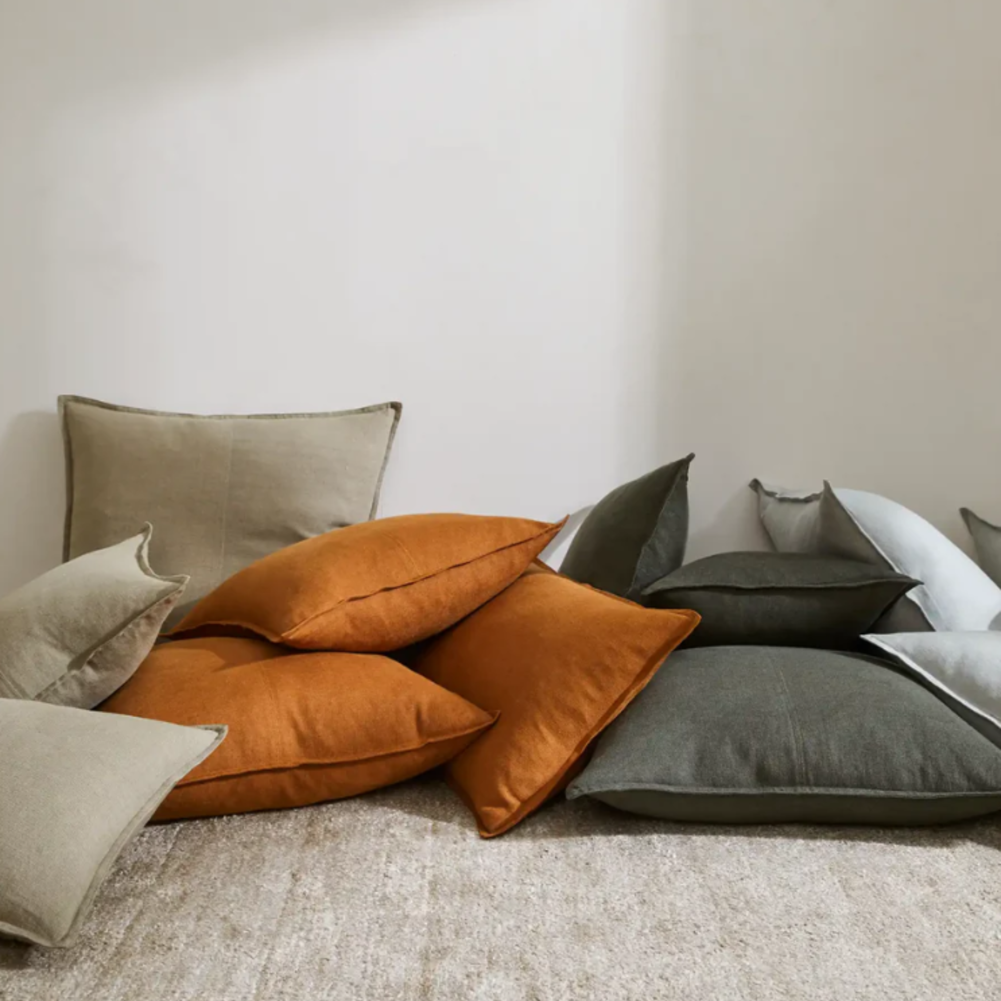 Como Cushion_Selection Pile.png