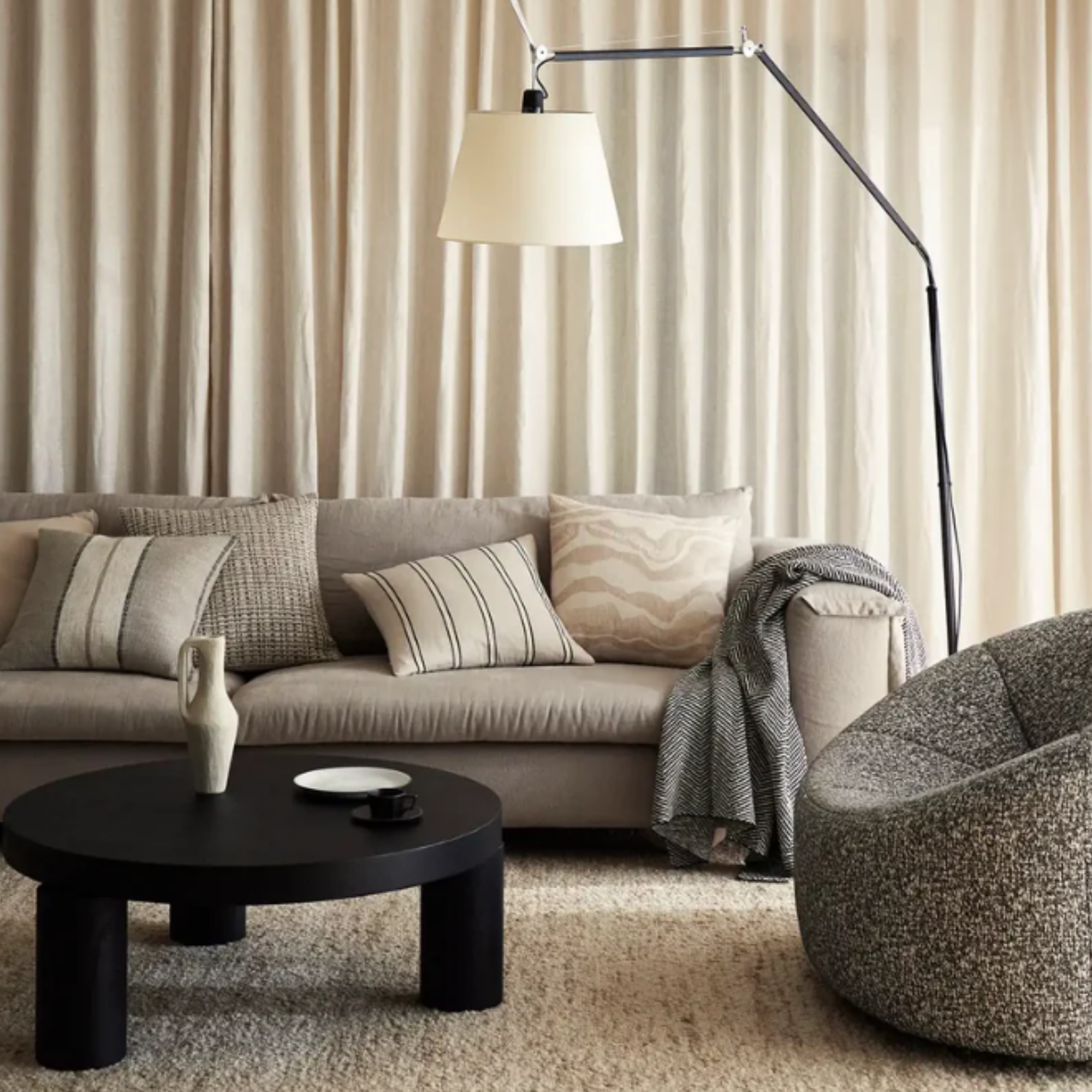 Vinnie Cushion_Colour Natural_Display.png