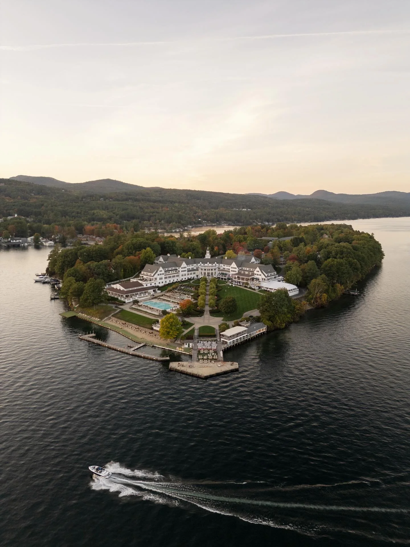 An incredible weekend in the Adirondacks with Natalie and Christian. Lakeside views, fall foliage, and celebration for the ages. Congratulations to the couple and GO BILLS!

Planning &amp; Management: @themaineventbykelly
Catering &amp; Venue: @thesa