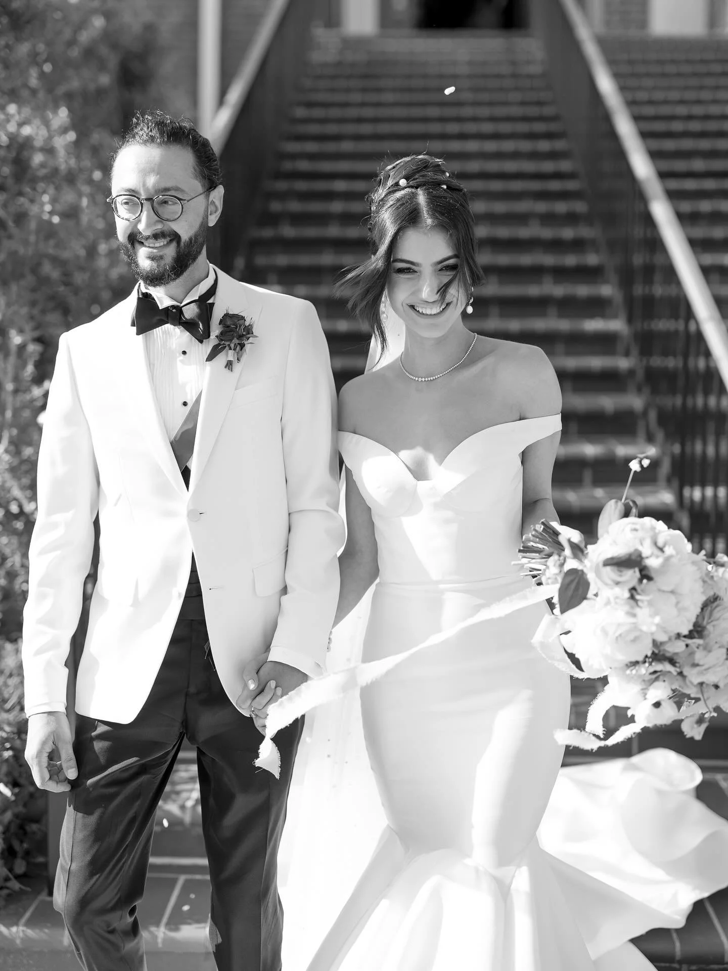 A California celebration in black and white

@simplyglamorousevents @hummingbirdnestevents @linhtran70 @mike_hairstylist @image_photo_video @anoushcatering @brickandbrassbar @ilfloraldesign @rafiscakes @dj_haibert @riztransportation @cmcevents