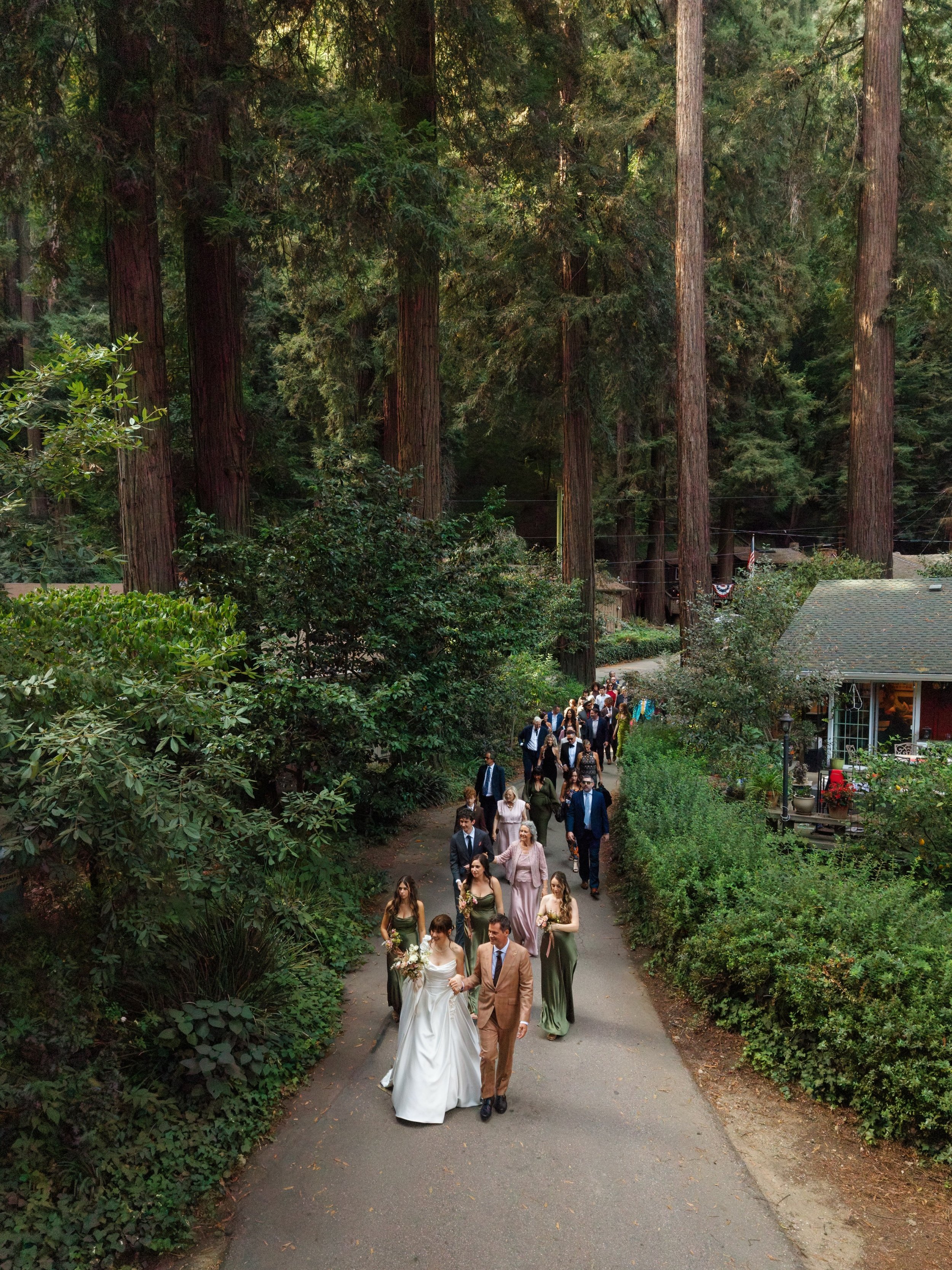 No better way to dine in the redwoods than over an open pit fire. A few favorite moments from Molly and Ketch&rsquo;s wedding dinner.

COUPLE @mollytuttle @ketchsecor
PLANNING &amp; DESIGN @lallyevents @peyton_lallyevents
VENUE Private Park in Santa 