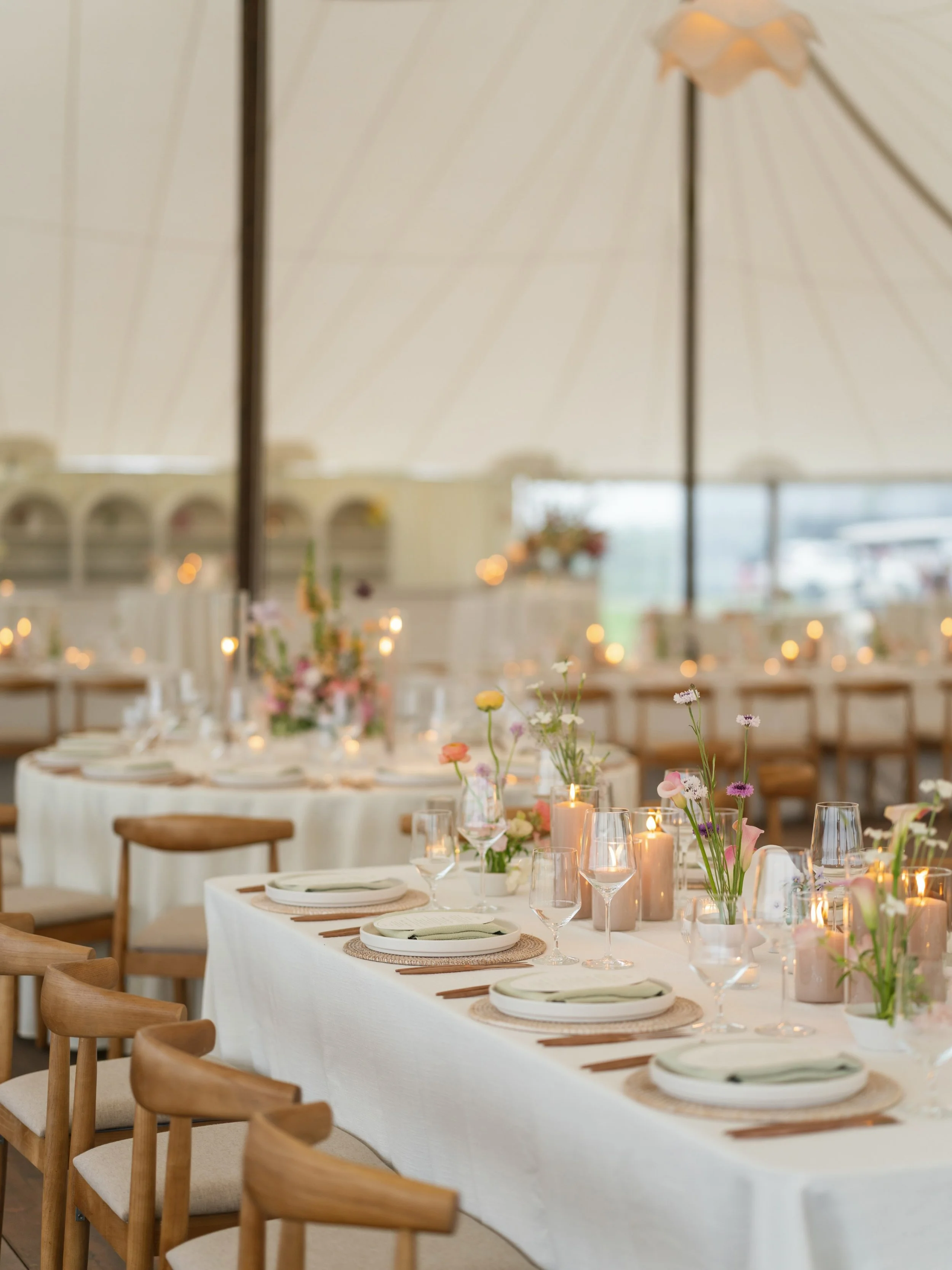 Looking forward to being back at LionRock with @forma_mgmt x @sarahbrehantevents next week. Got us reminiscing about our last visit earlier this summer, a chic and considered approach to an East Coast tented celebration.

PLANNING &amp; DESIGN @nessm