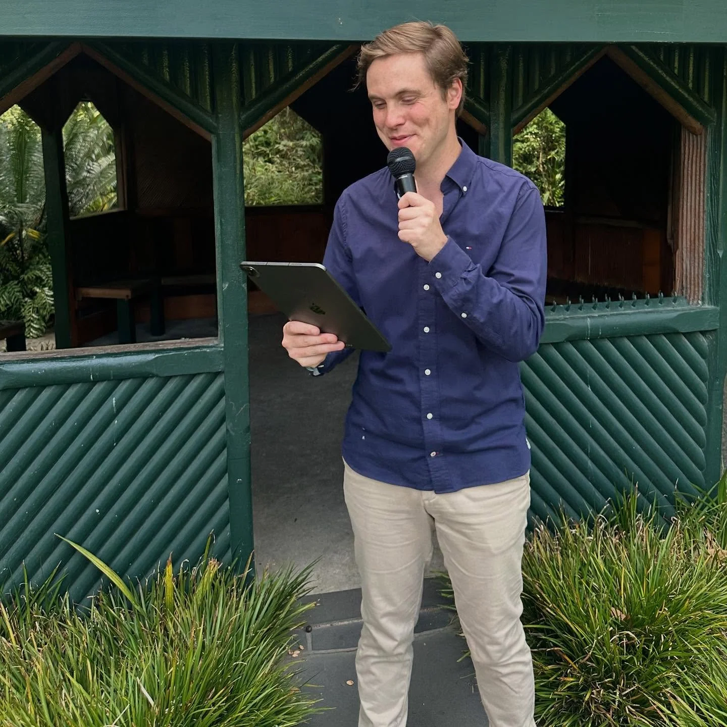 Out of sight for some ceremony prep, and a cheeky jiggle💍

Looking for a modern and fun marriage celebrant? You found him! Weddings that aren&rsquo;t boring are my specialty 🤍

#HitchedByAaronRich #MelbourneWeddings 
#MarriageCelebrant #WeddingCele