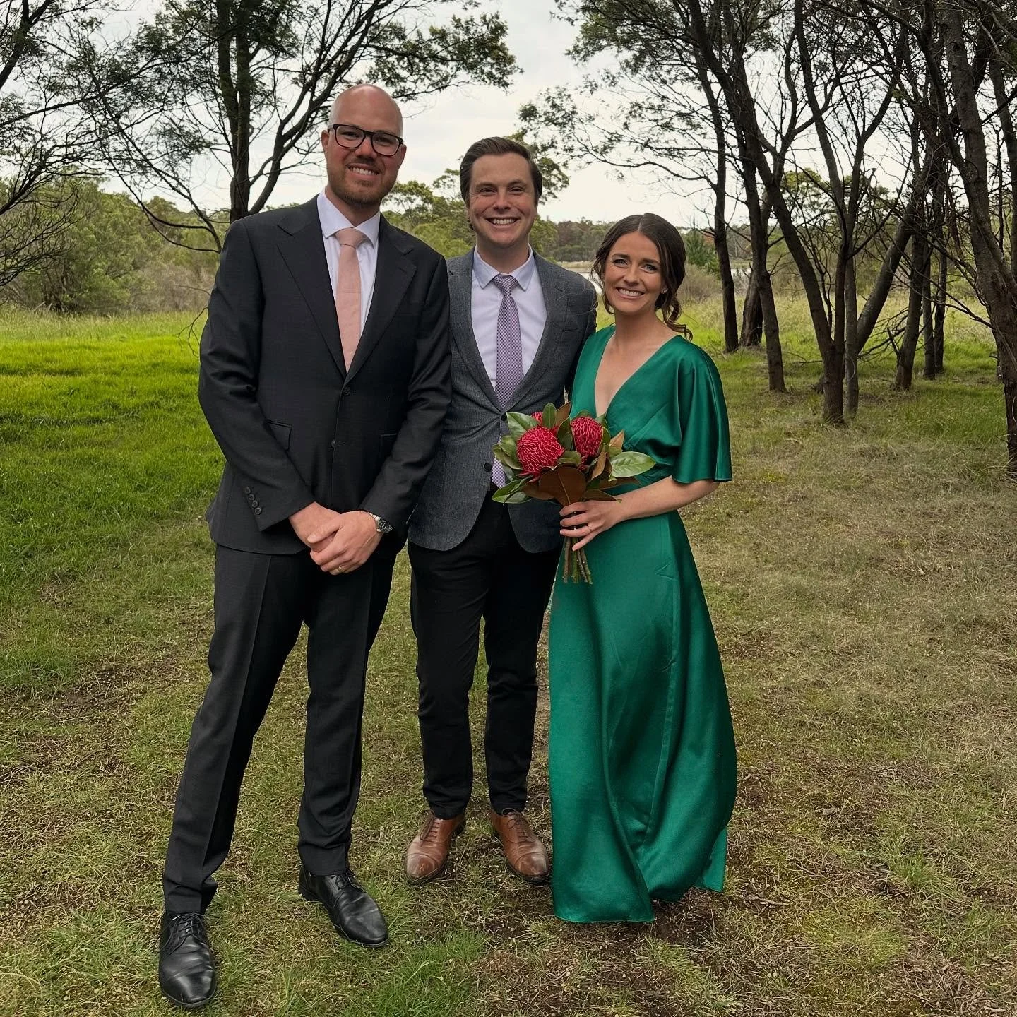 M A R R I E D 💍 congrats L &amp; M. A perfect intimate park ceremony, plus the rain stayed away 🙌🏻 🤍

#melbournecelebrant
#celebrantmelbourne
#weddingcelebrantmelbourne
#marriagecelebrantmelbourne
#melbourneweddingcelebrant
#melbourneweddings
#me