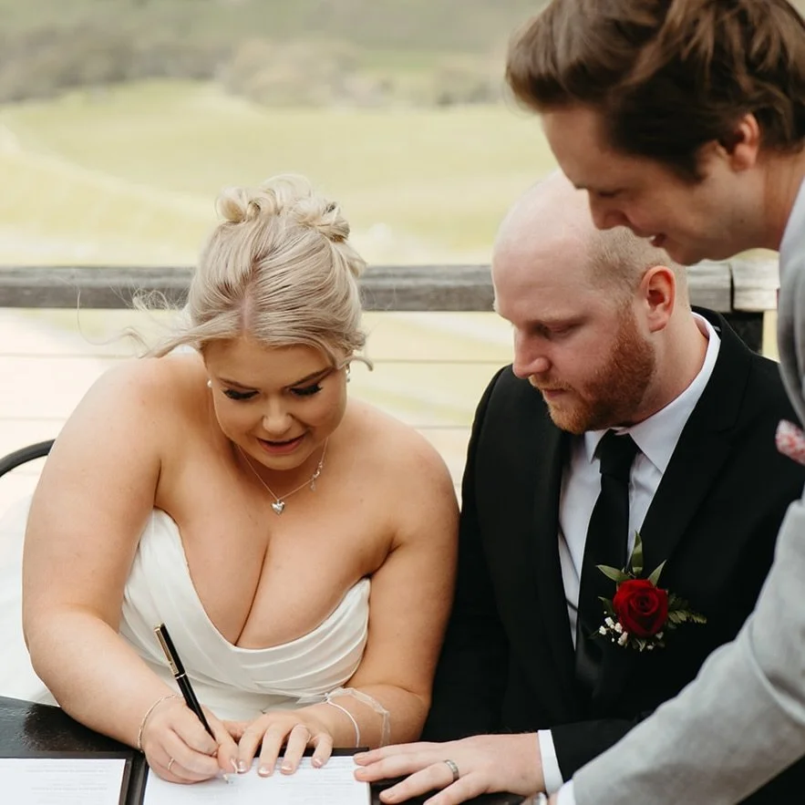 signed ✔️sealed ✔️delivered ✔️

📷 @weddings.by.alex 

#HitchedByAaronRich #MelbourneMarriageCelebrant #MelbourneWedding #WeddingCelebrant #MarriageCelebrant